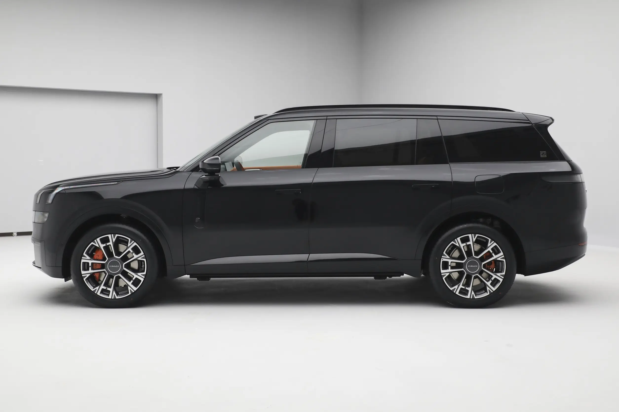 Lynk Co 900 серый