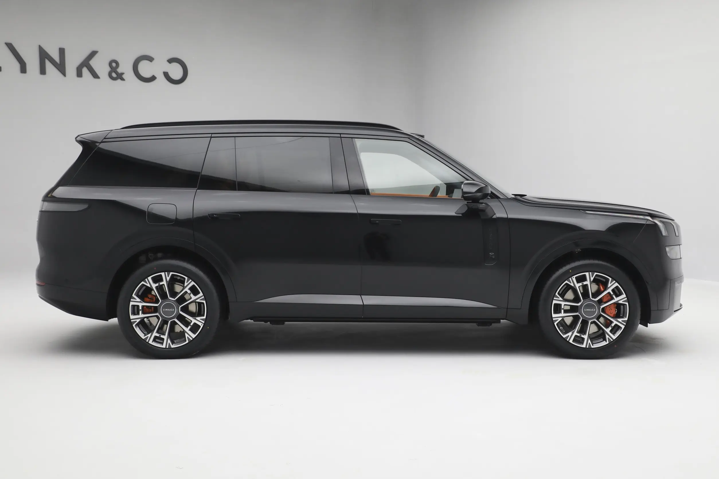 Lynk Co 900 серый