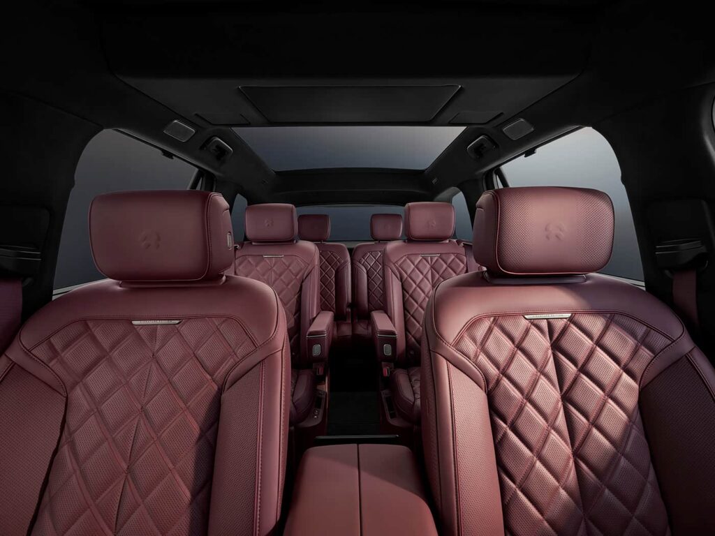nio-es8-interior-red-2