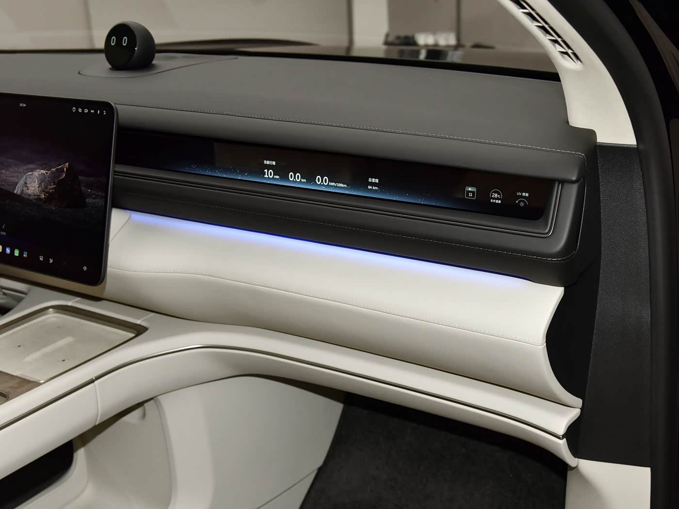 nio-es8-interior-white-13