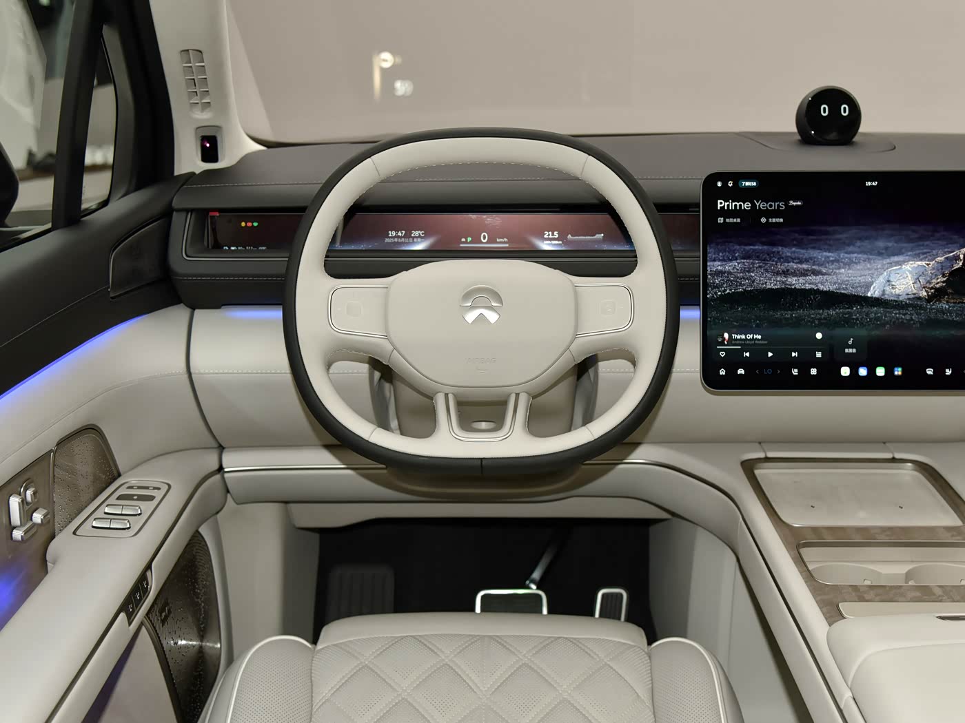 nio-es8-interior-white-2