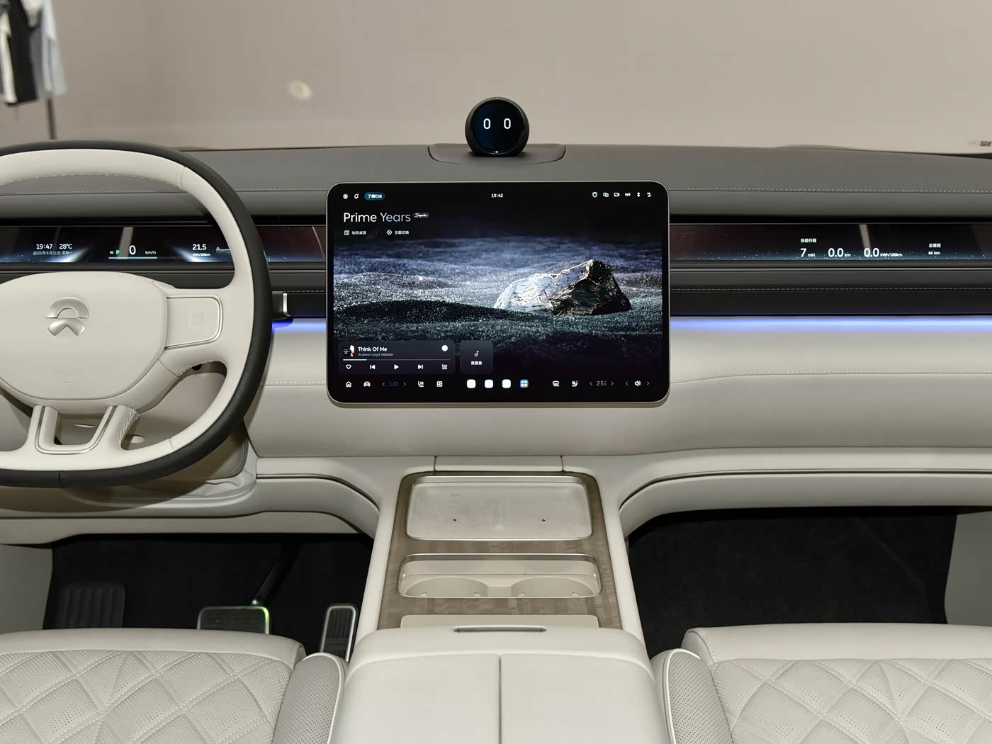 nio-es8-interior-white-3