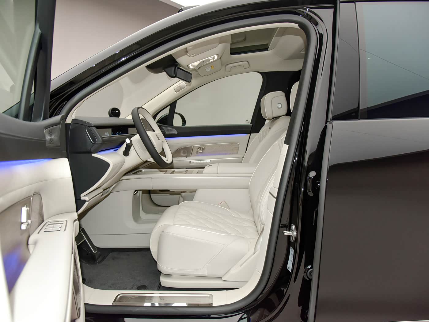 nio-es8-interior-white-6-seat-1
