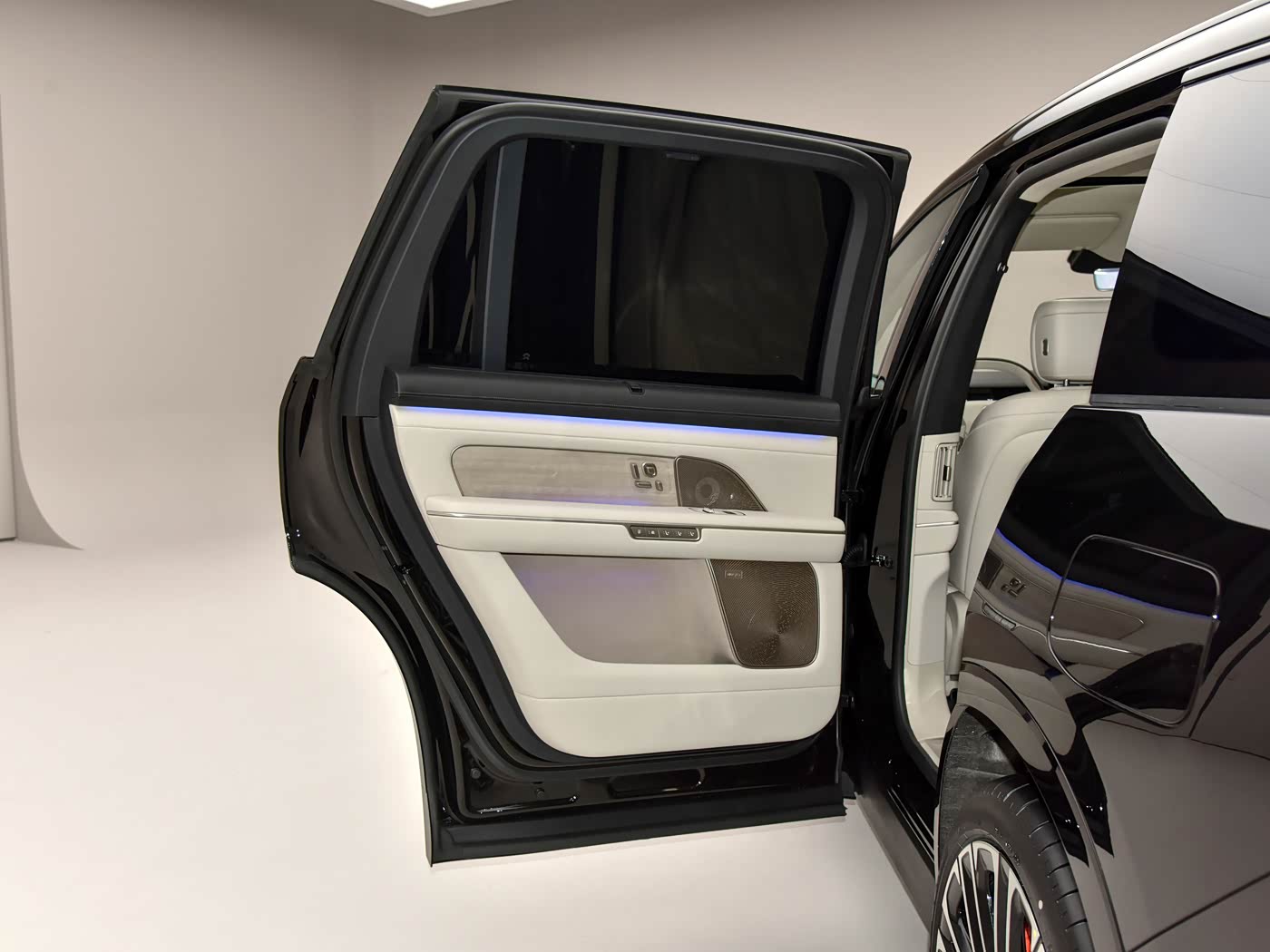 nio-es8-interior-white-6-seat-16