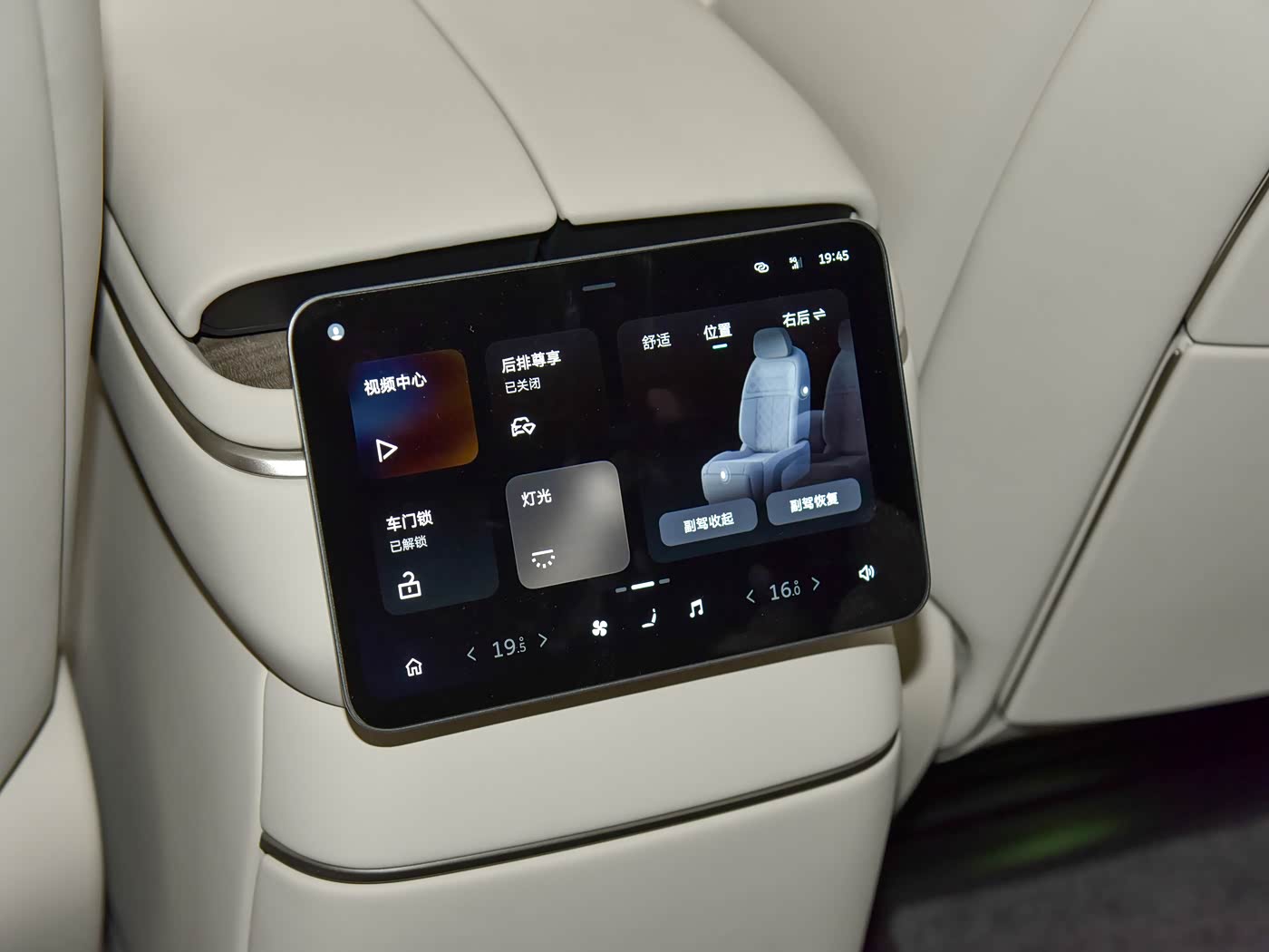 nio-es8-interior-white-6-seat-20