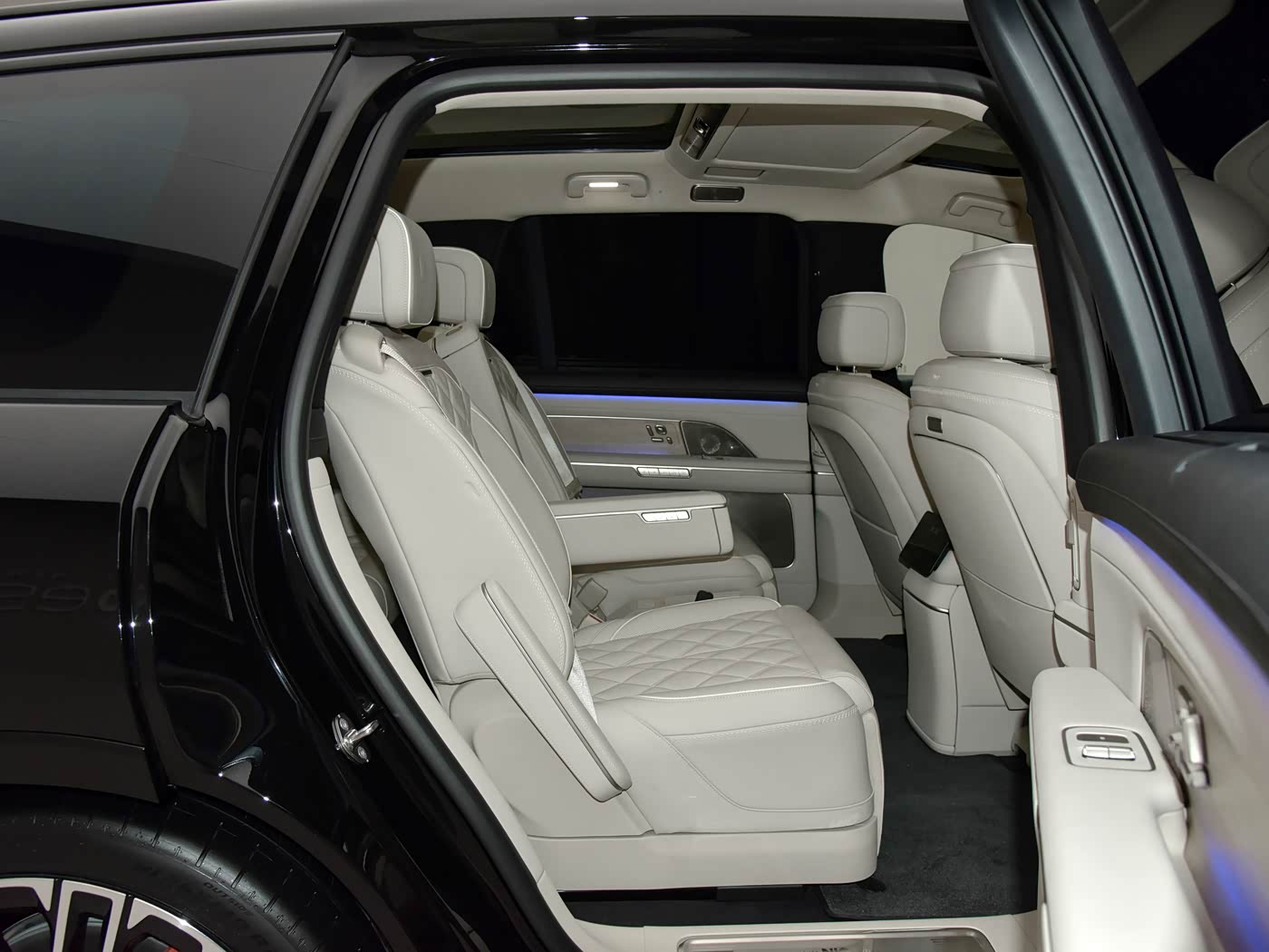 nio-es8-interior-white-6-seat-23