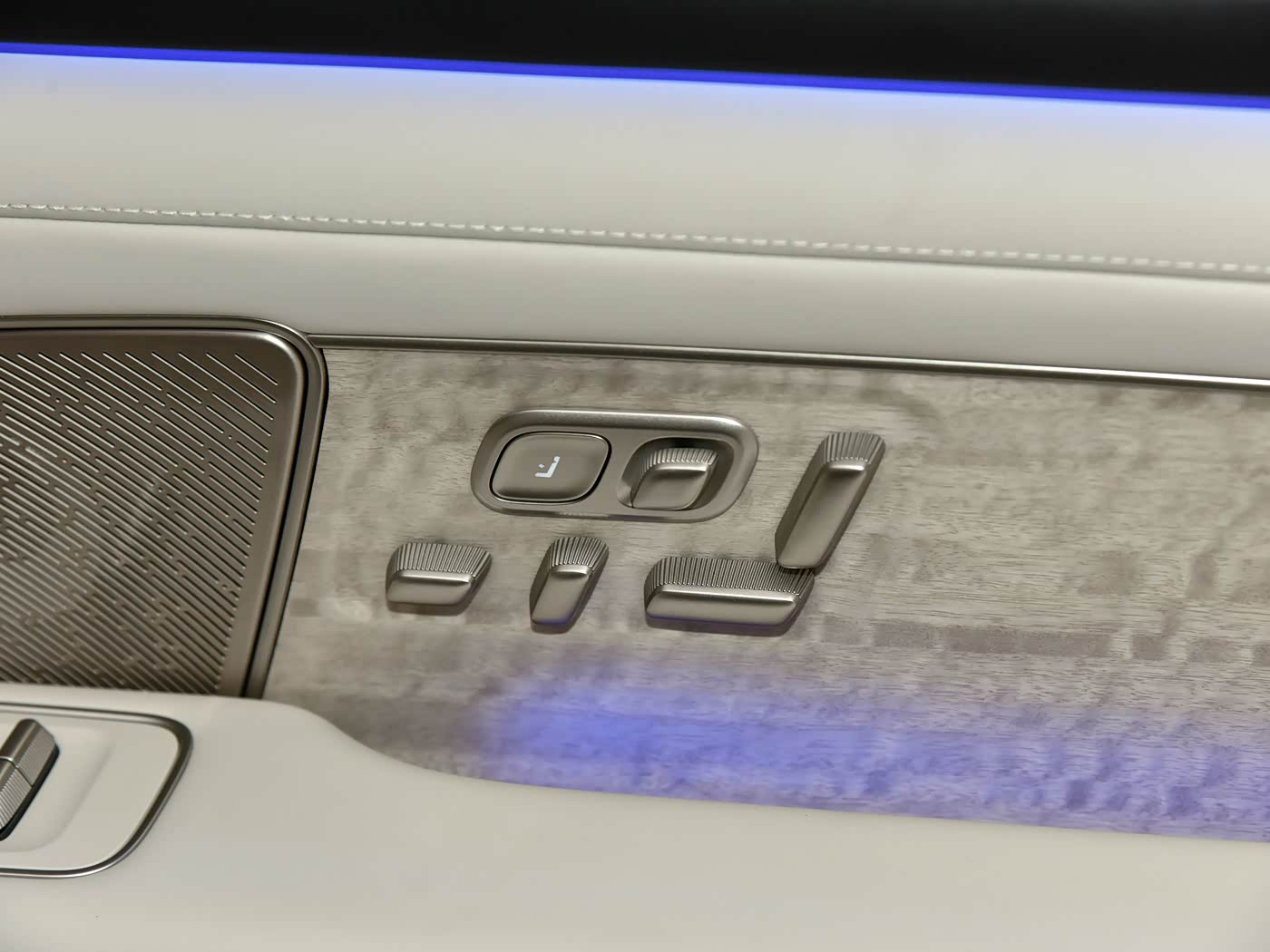 nio-es8-interior-white-6-seat-24