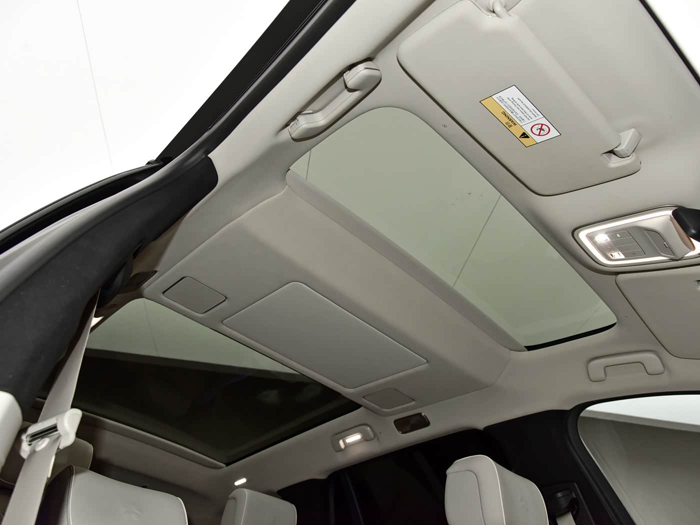 nio-es8-interior-white-6-seat-29