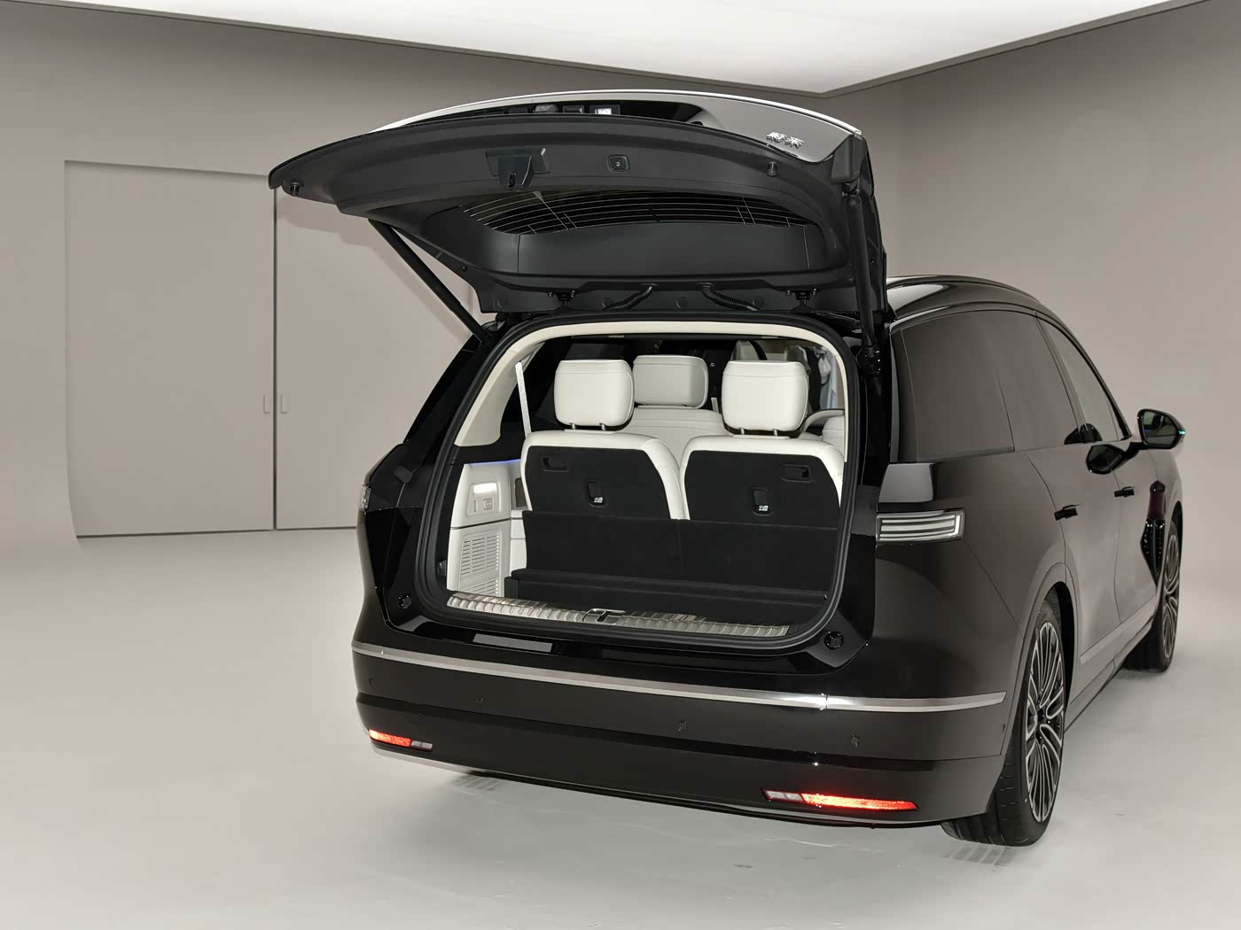 nio-es8-interior-white-6-seat-30