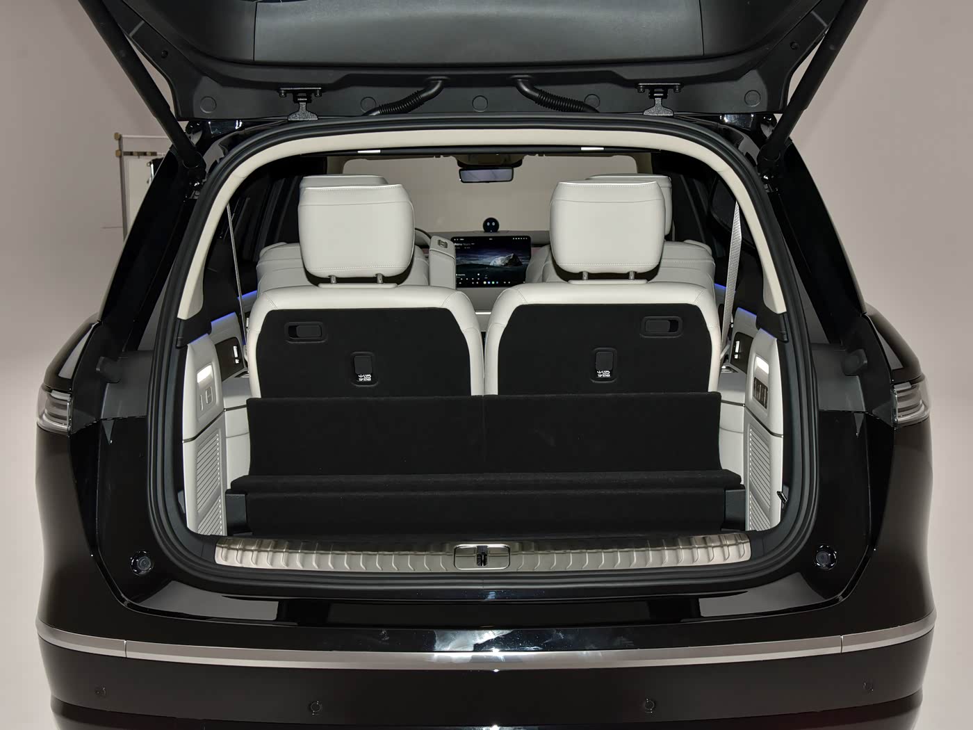 nio-es8-interior-white-6-seat-31