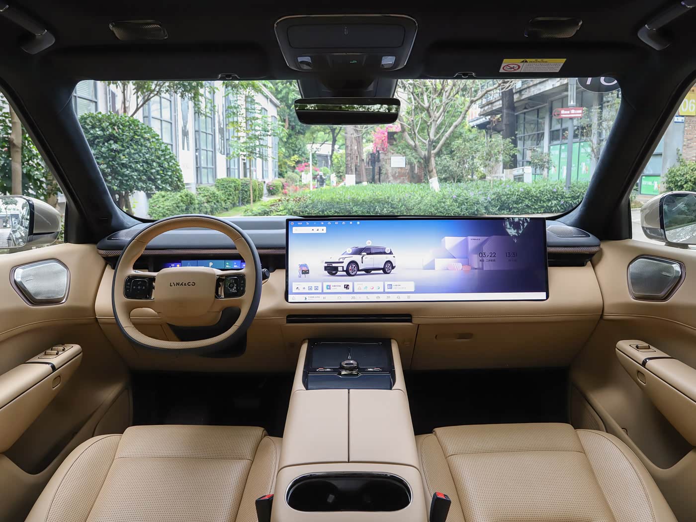 lynk-co-900-interior-brown-1