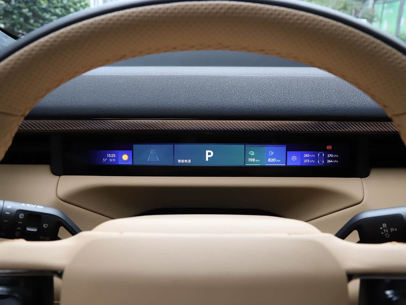 lynk-co-900-interior-brown-8