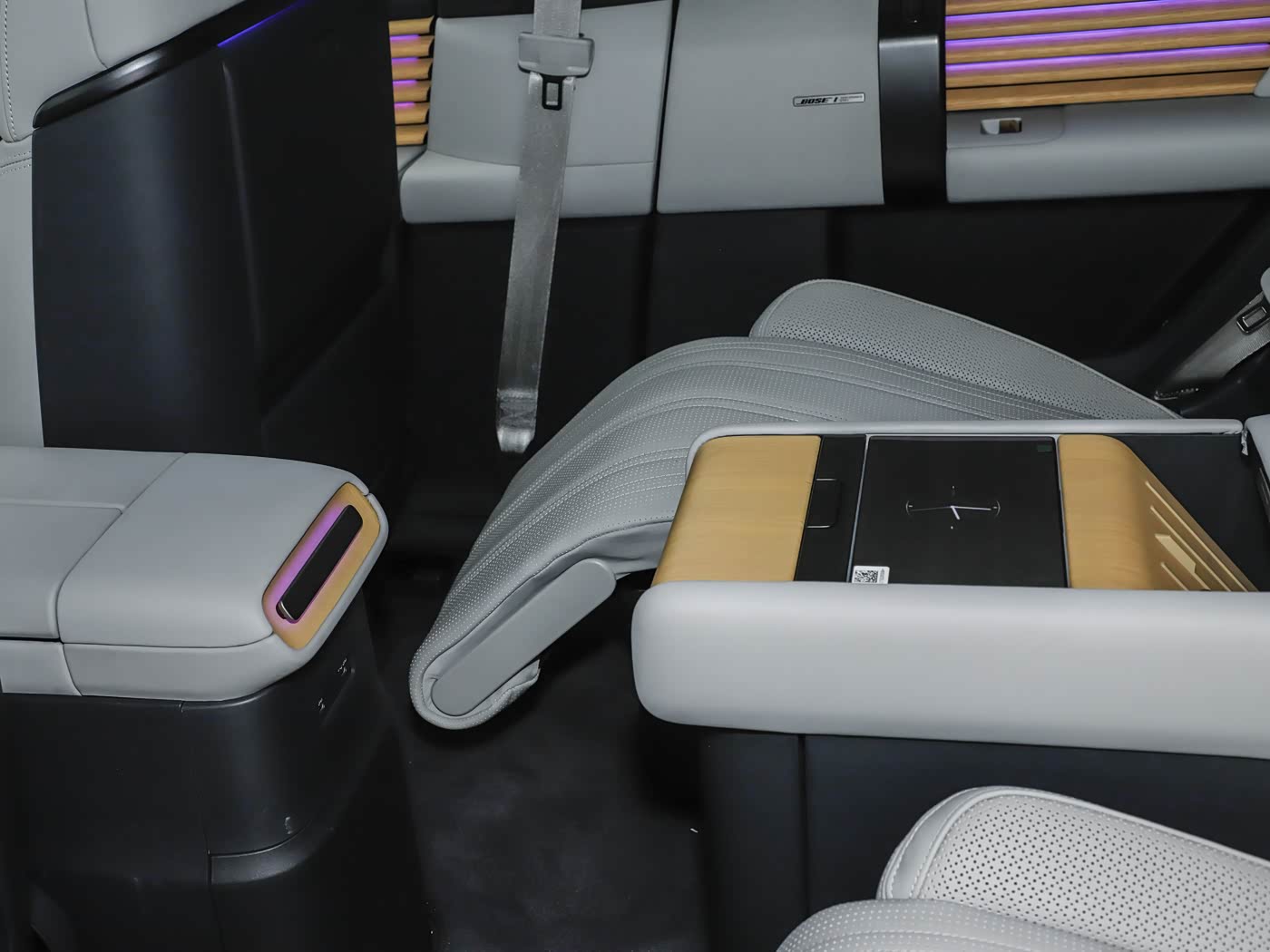 audi-ex7-interior-white-29