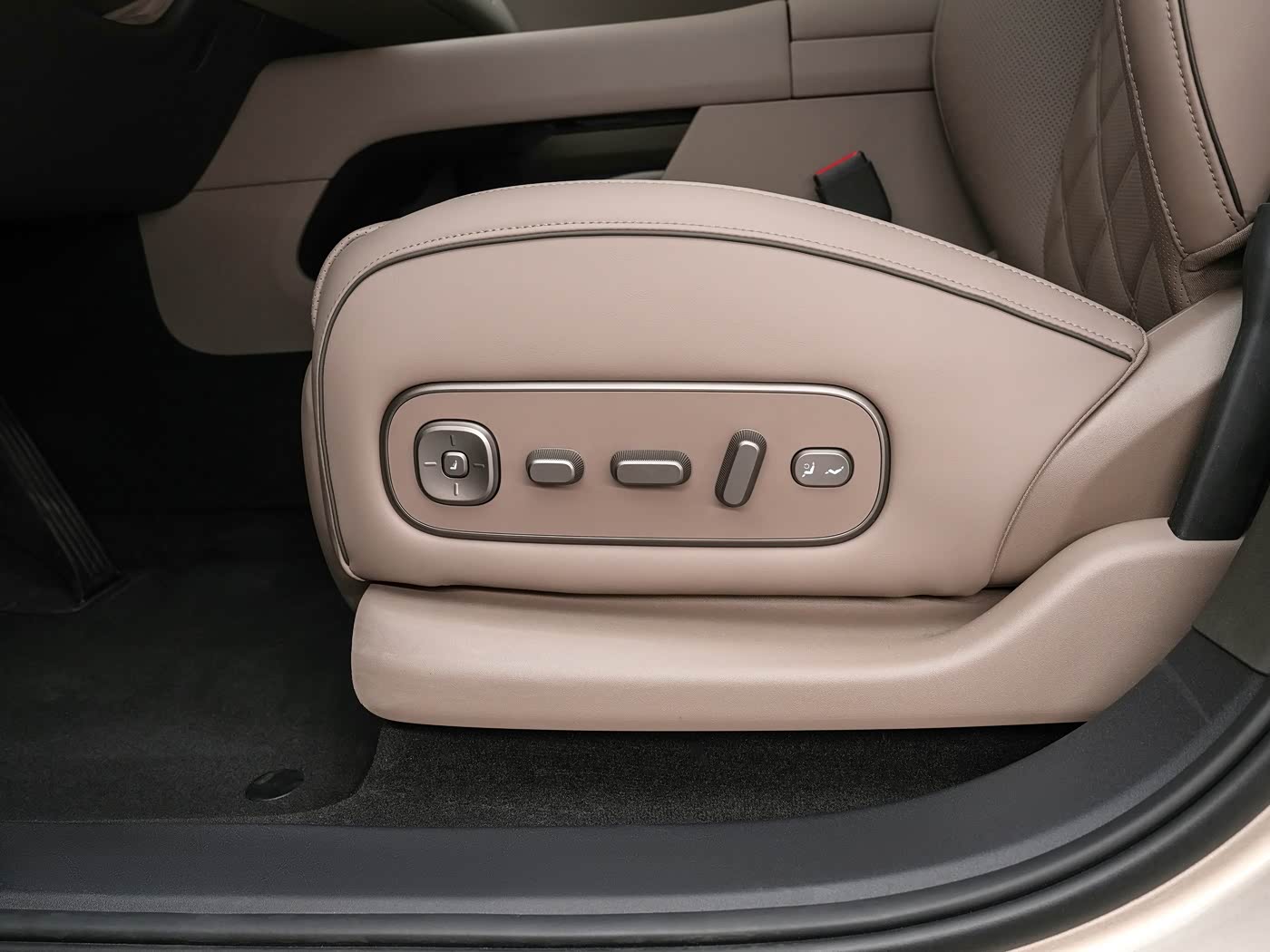 l9-livis-interior-brown-10
