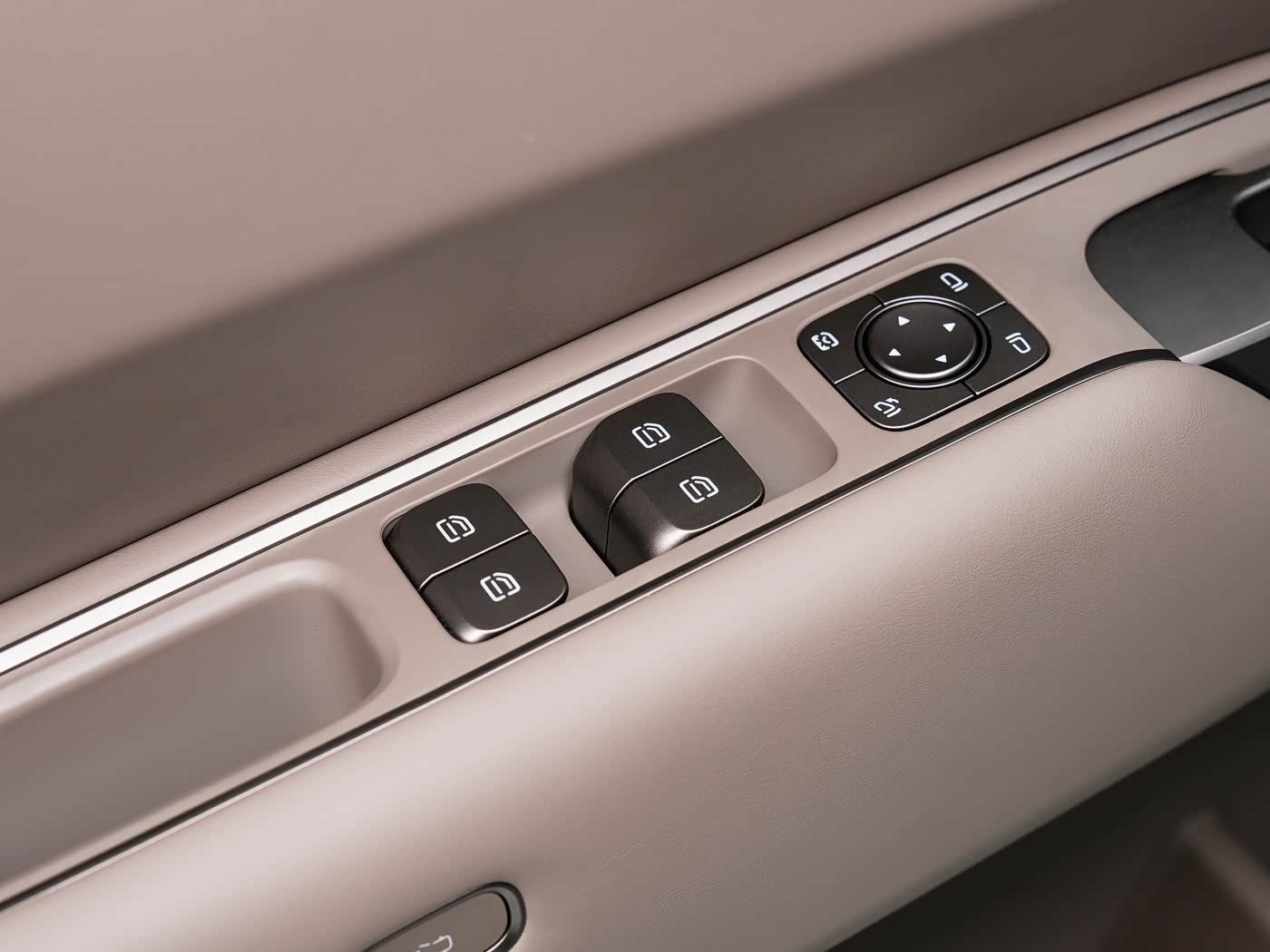 l9-livis-interior-brown-13