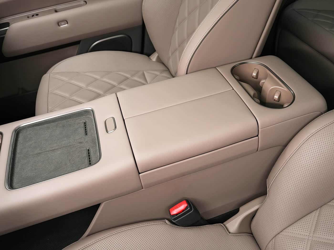 l9-livis-interior-brown-14