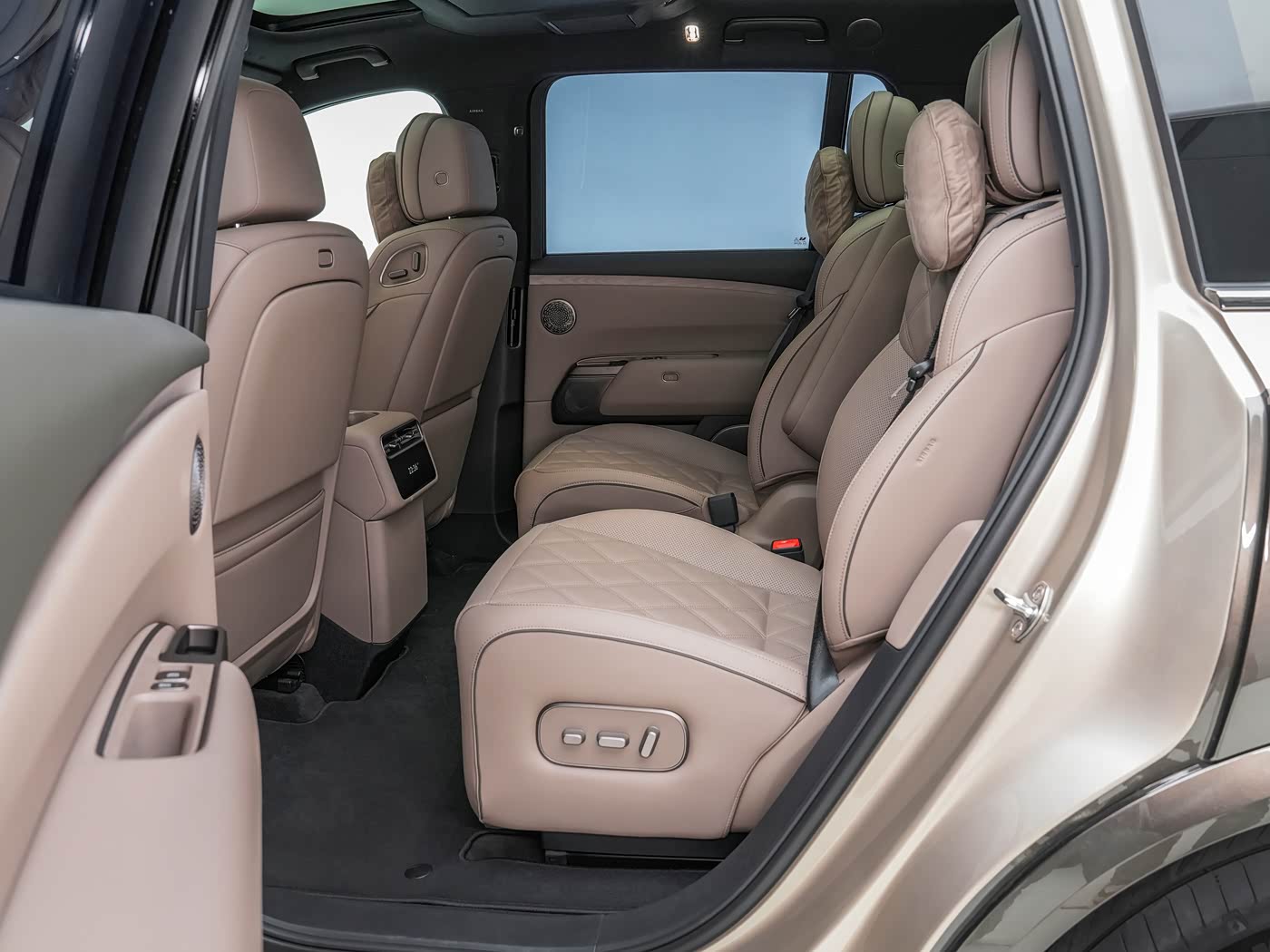 l9-livis-interior-brown-18