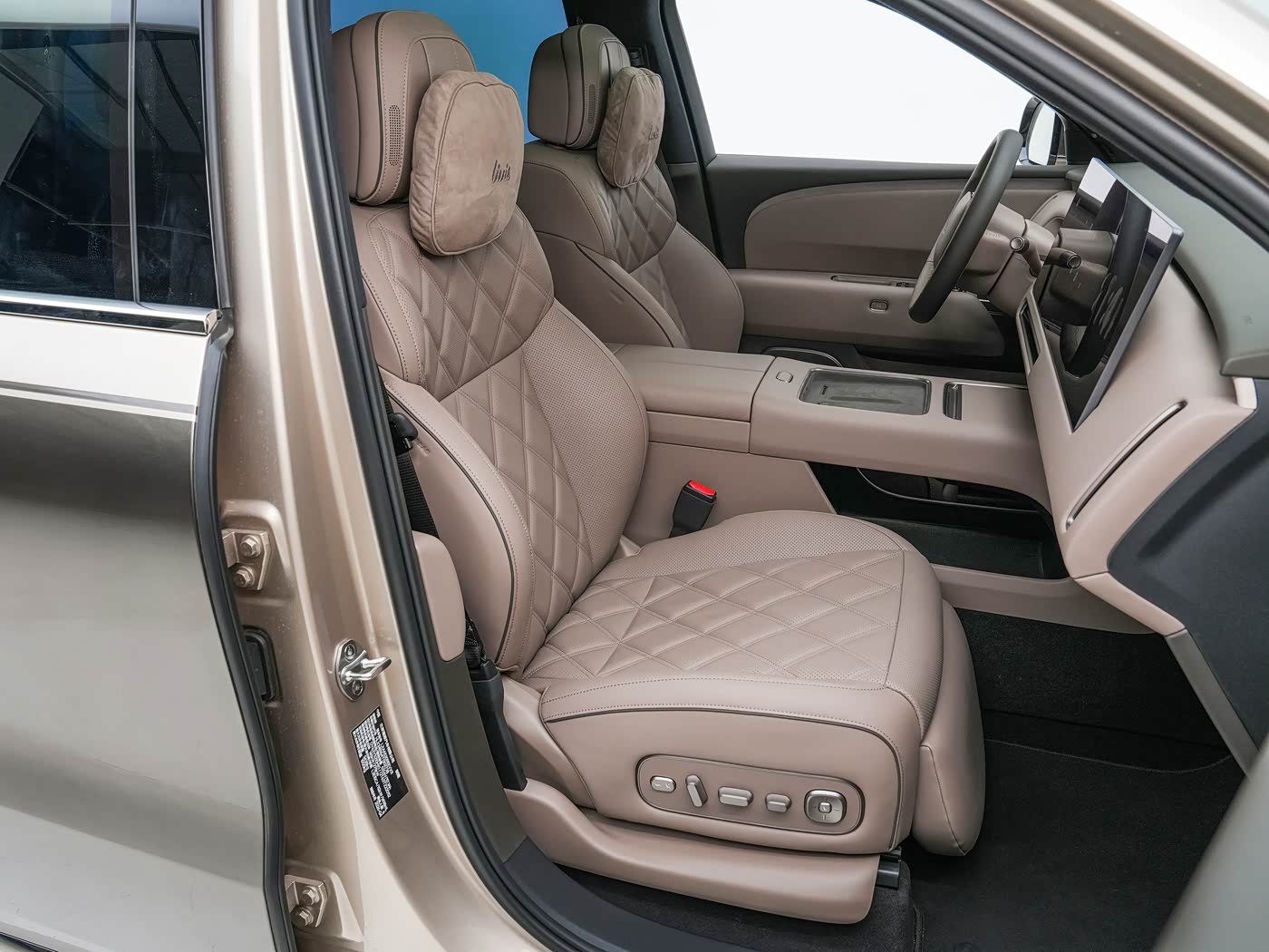 l9-livis-interior-brown-23