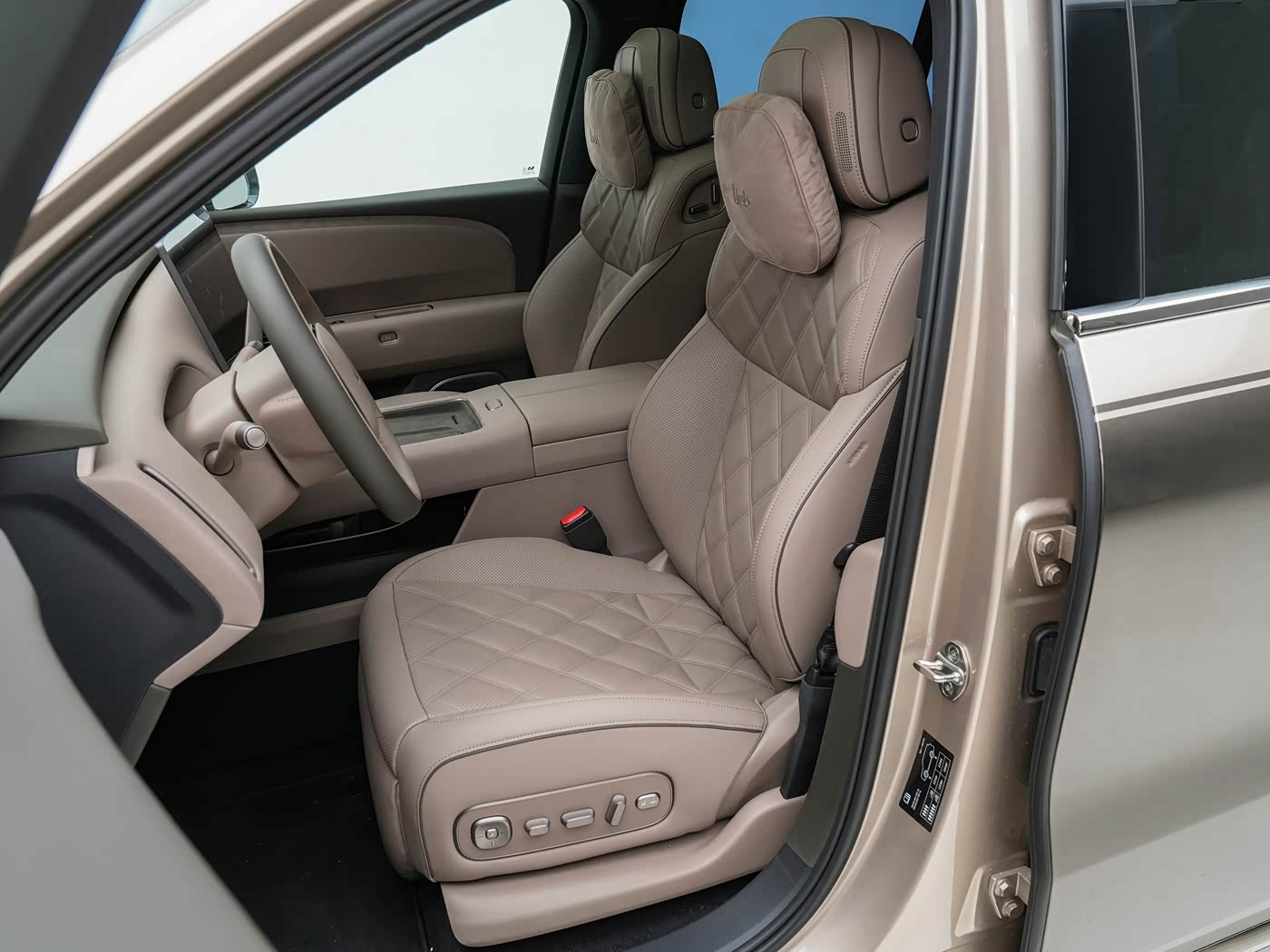 l9-livis-interior-brown-8