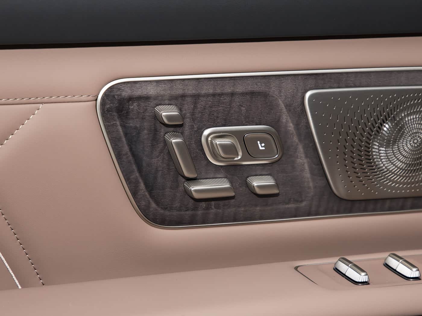 nio-es9-interior-brown-10