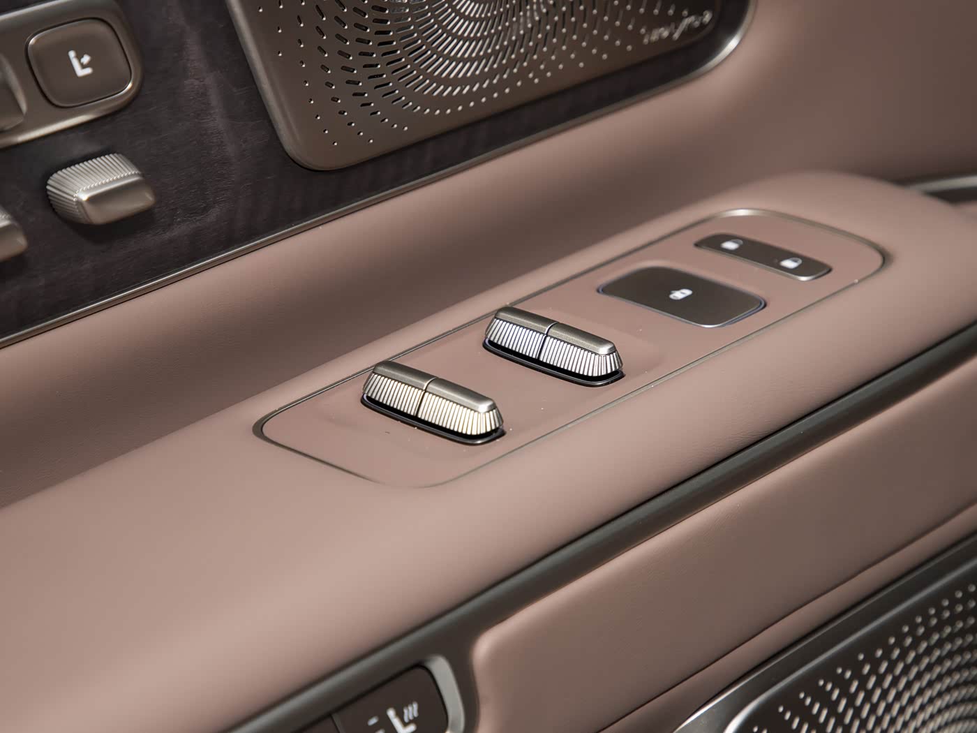 nio-es9-interior-brown-12