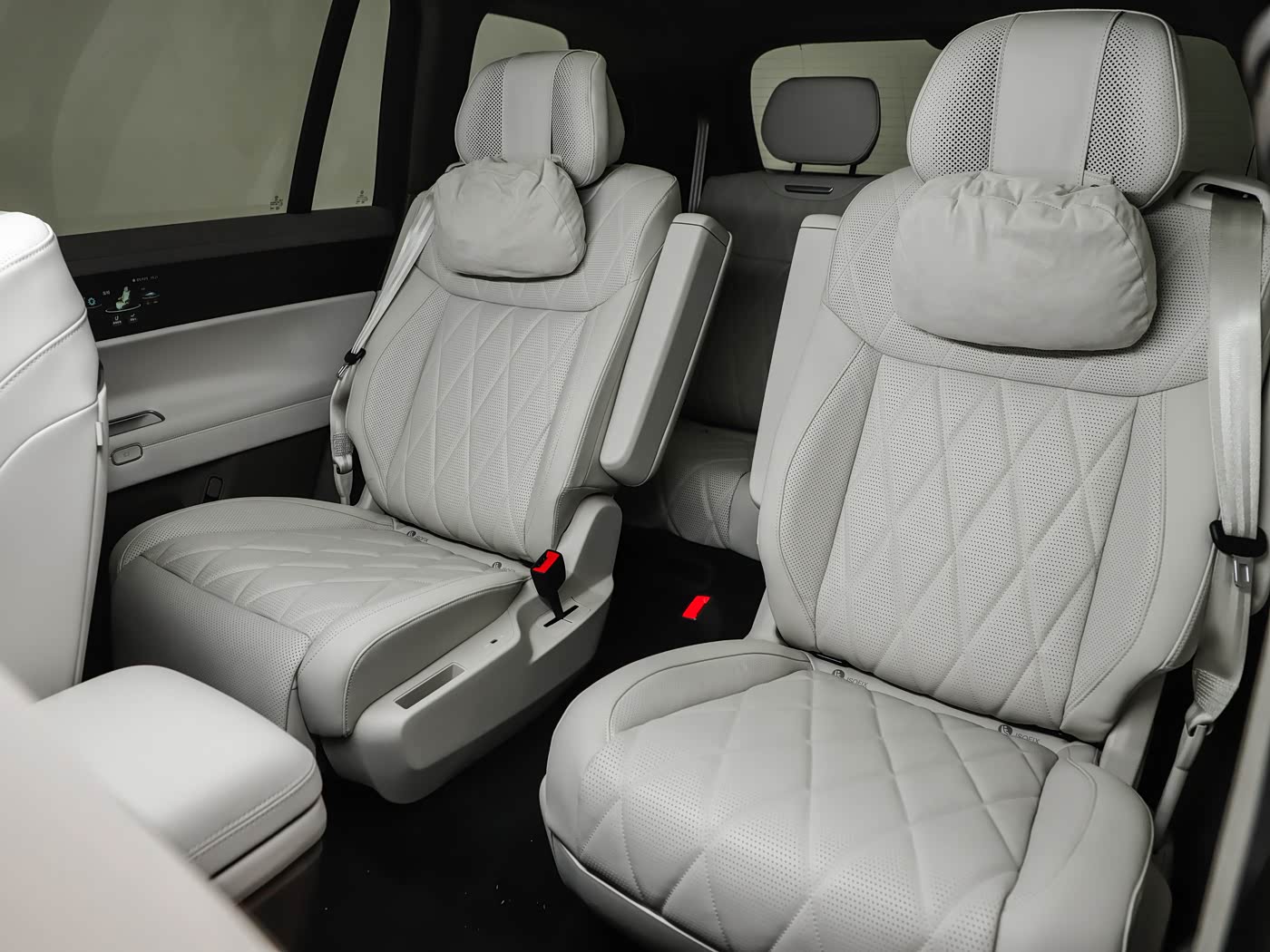 volkswagen-id-era-9x-interior-white-13