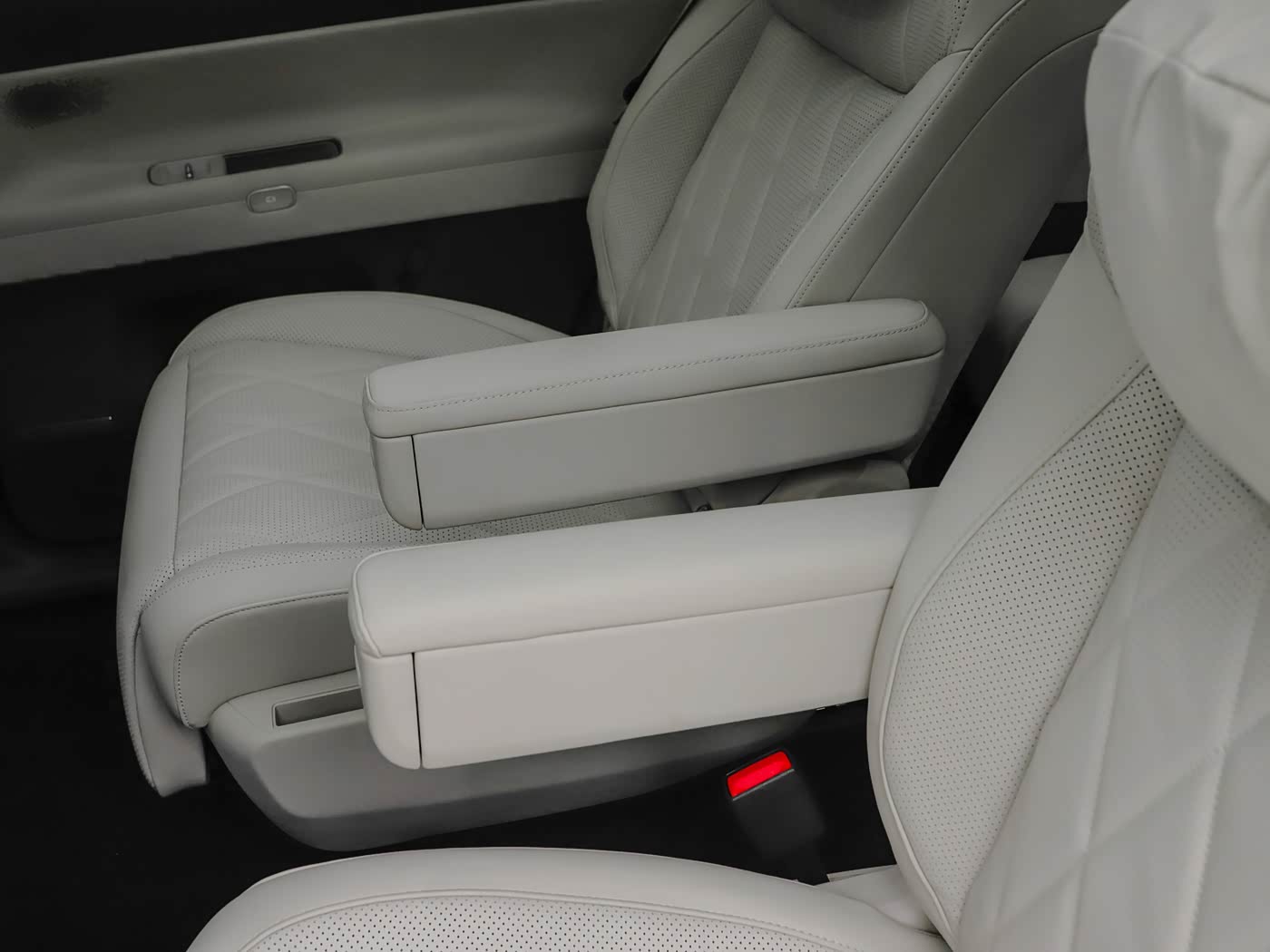 volkswagen-id-era-9x-interior-white-18