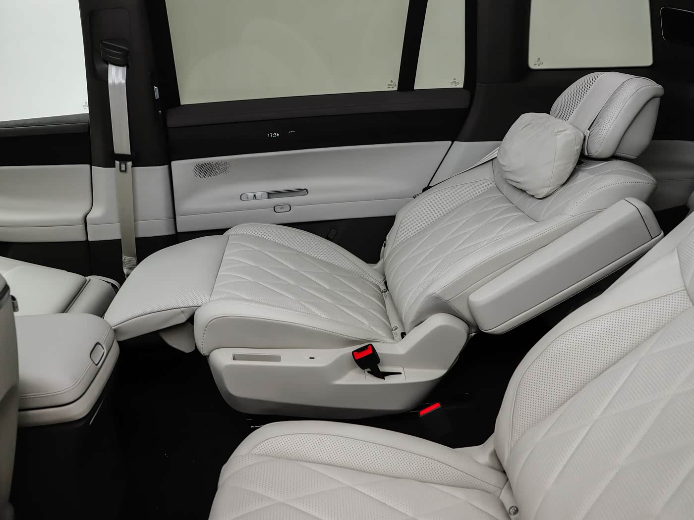 volkswagen-id-era-9x-interior-white-20