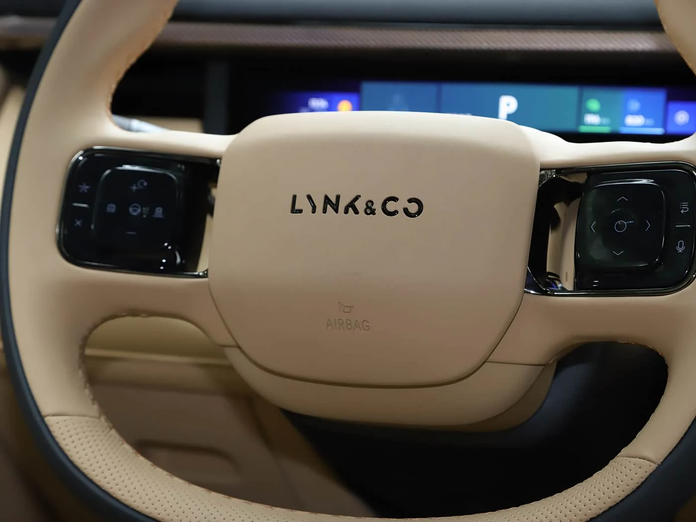 lynk-co-900-interior-brown-6