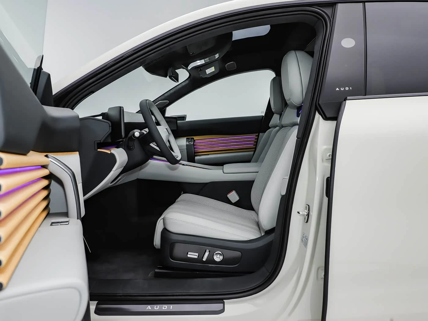 audi-ex7-interior-white-13