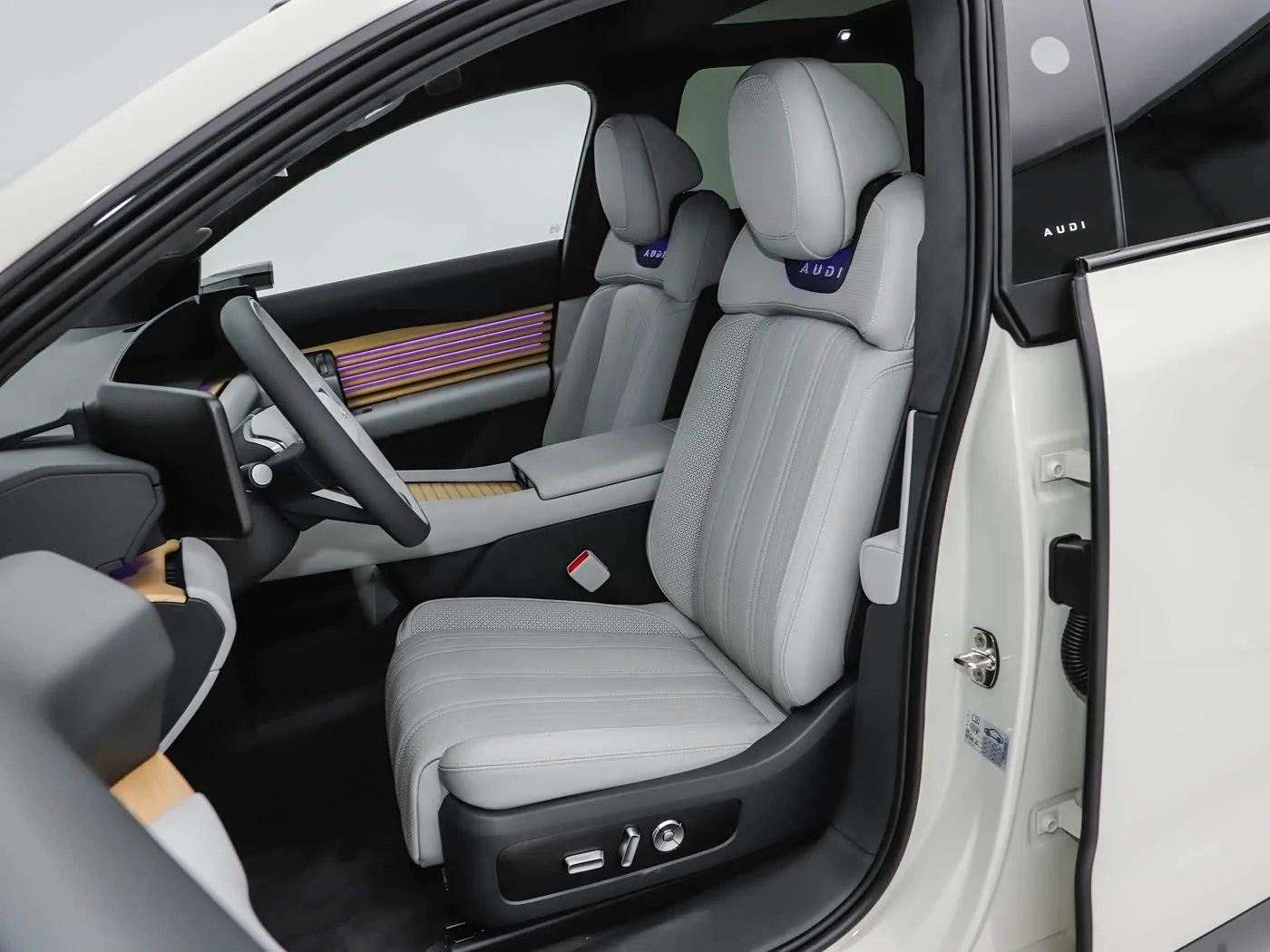 audi-ex7-interior-white-14