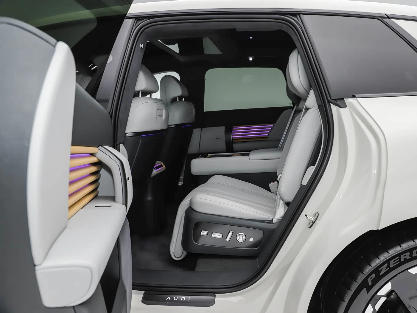 audi-ex7-interior-white-20
