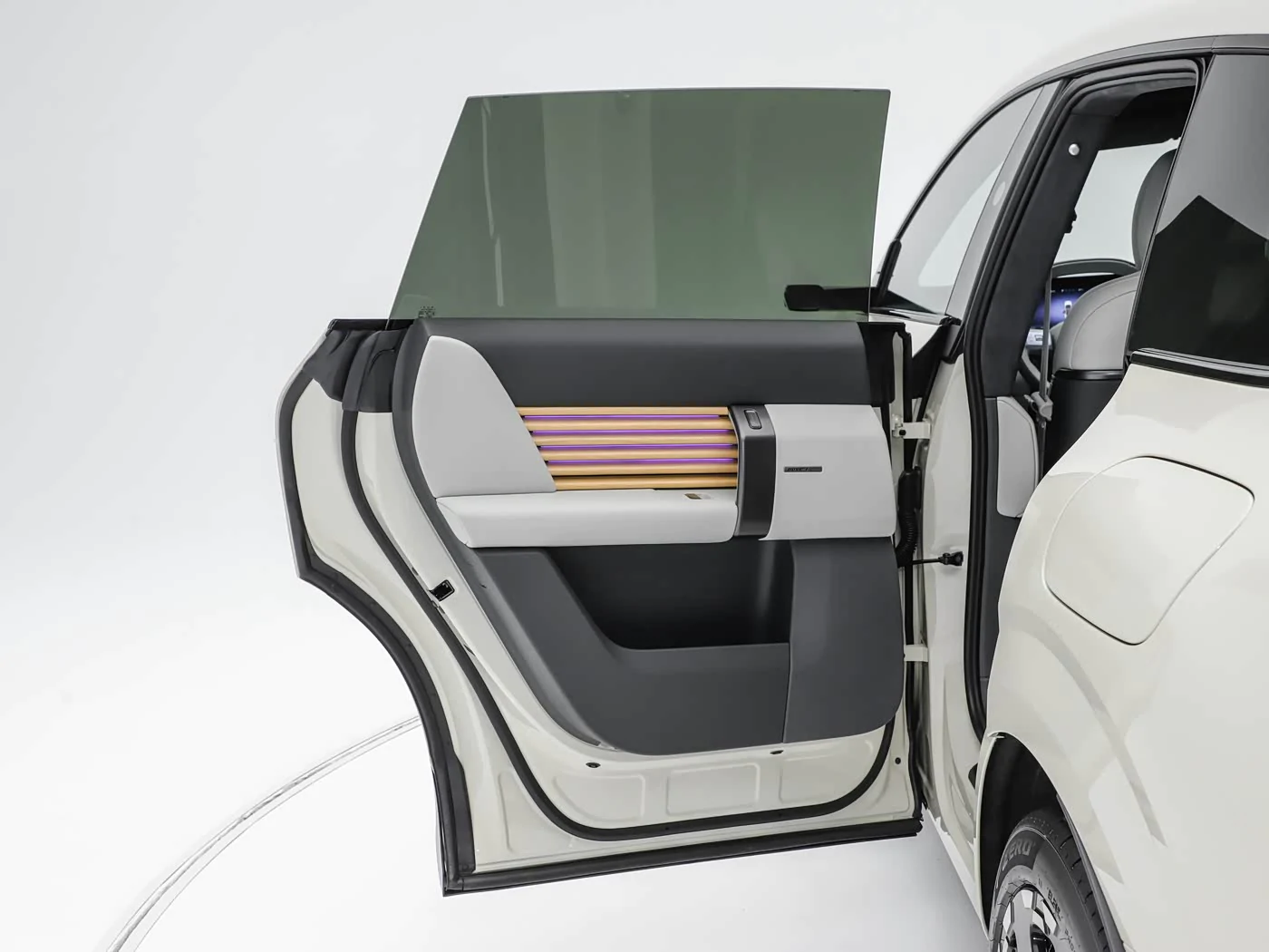 audi-ex7-interior-white-22