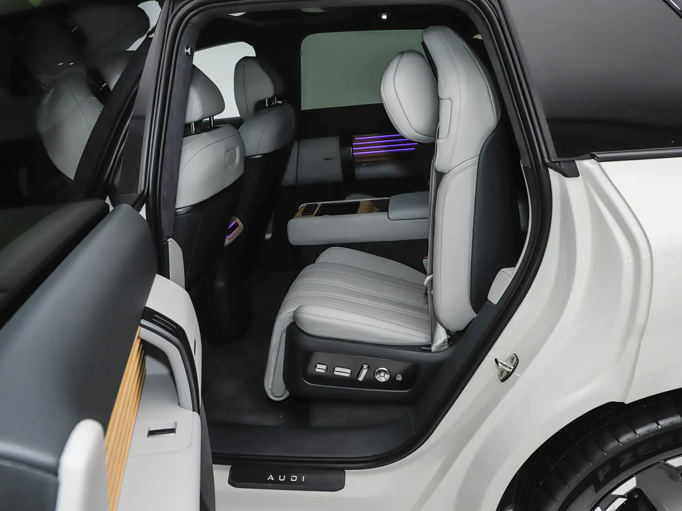 audi-ex7-interior-white-26
