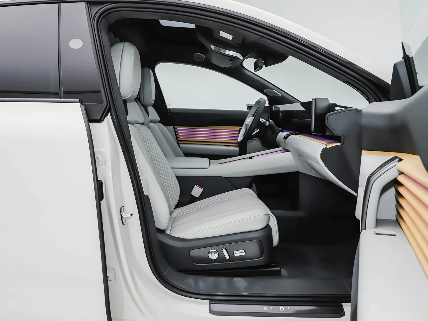 audi-ex7-interior-white-30