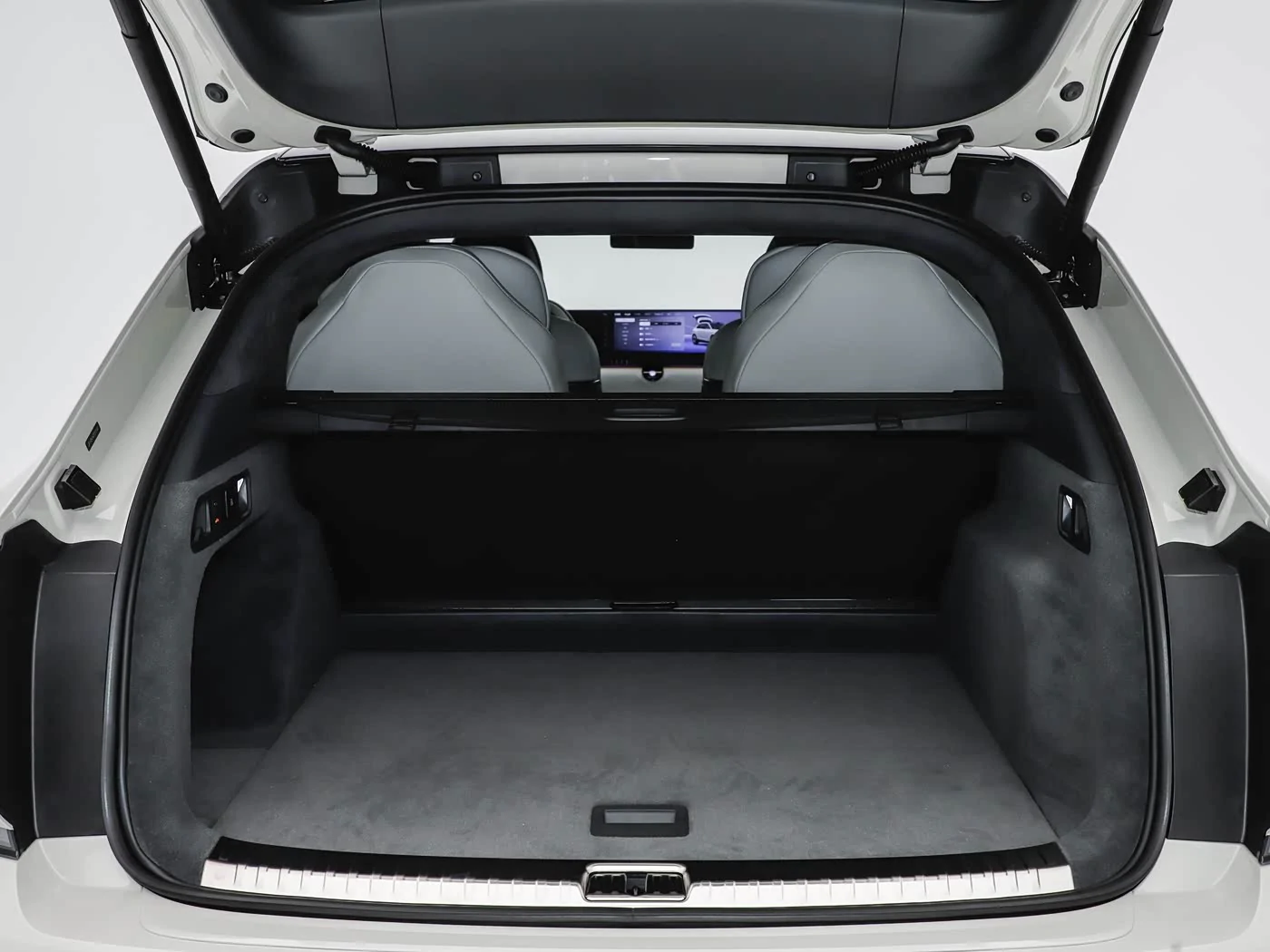 audi-ex7-interior-white-33