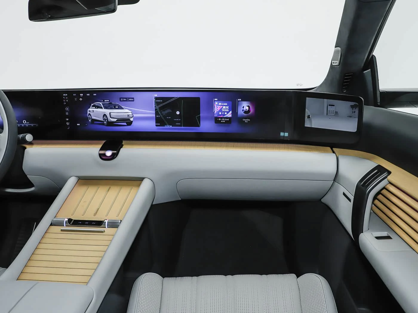 audi-ex7-interior-white-4