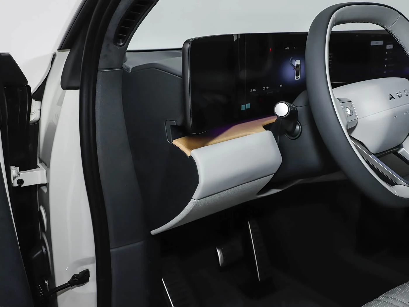 audi-ex7-interior-white-6