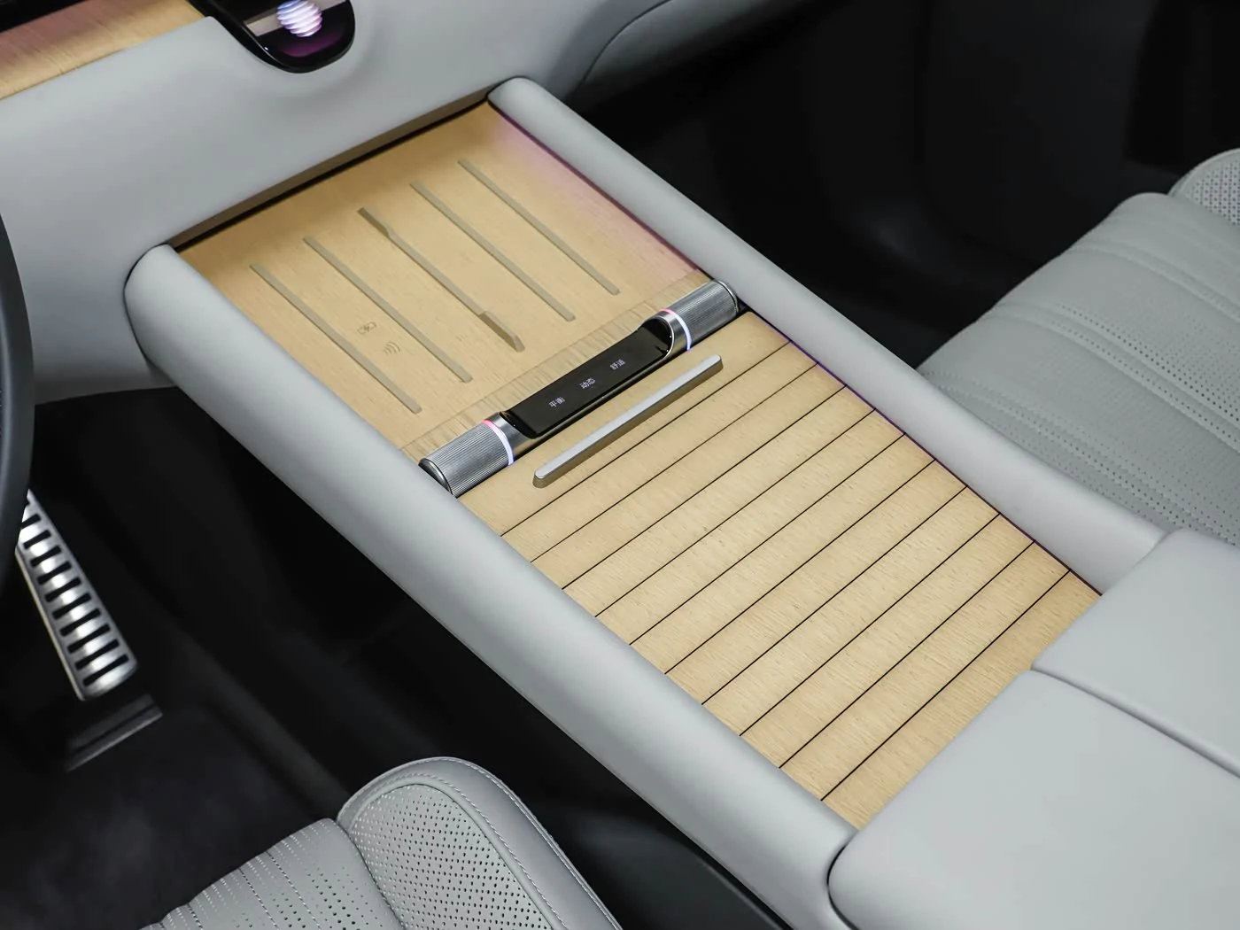 audi-ex7-interior-white-9