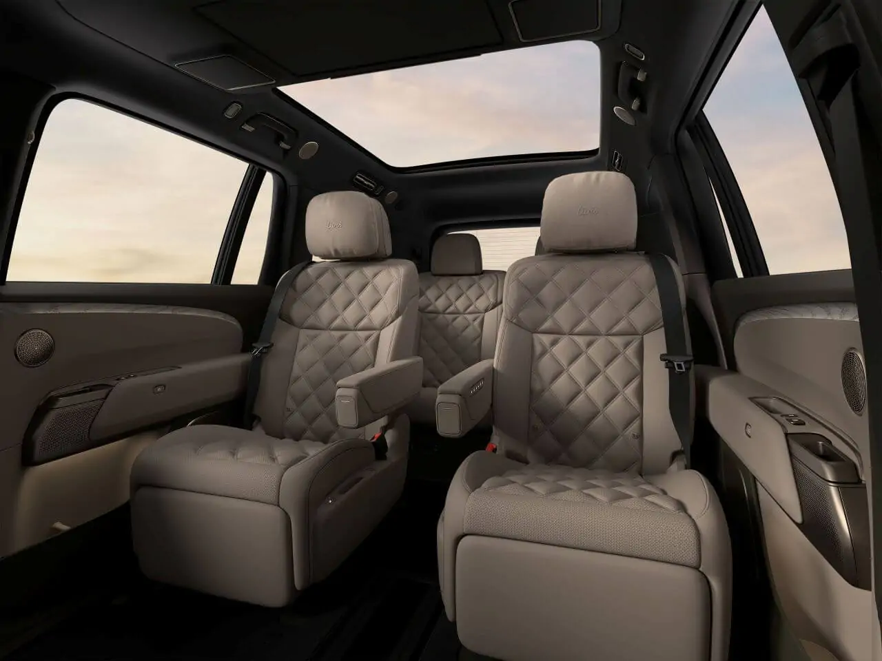l9-livis-brown-interior-2