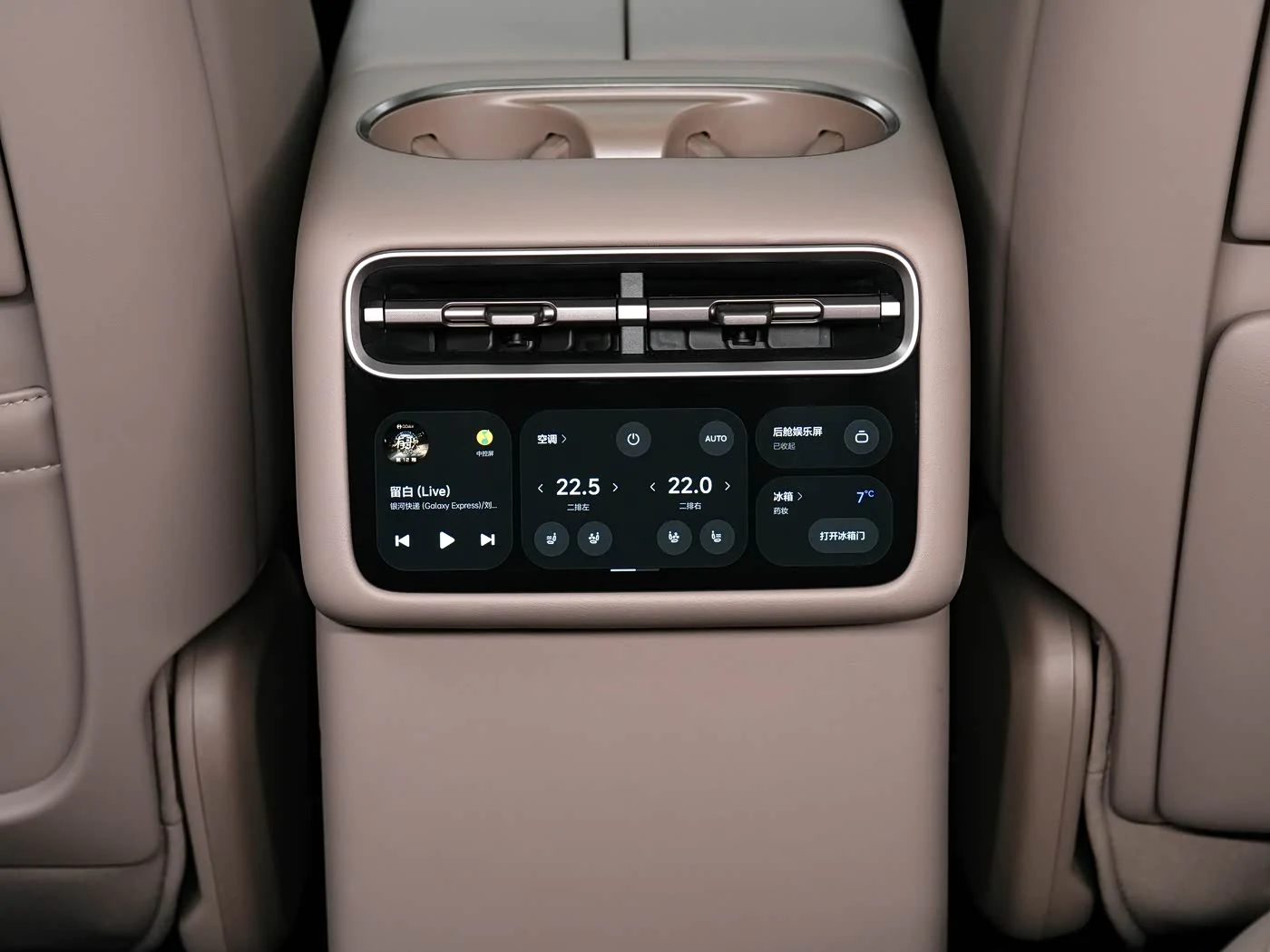 l9-livis-interior-brown-30