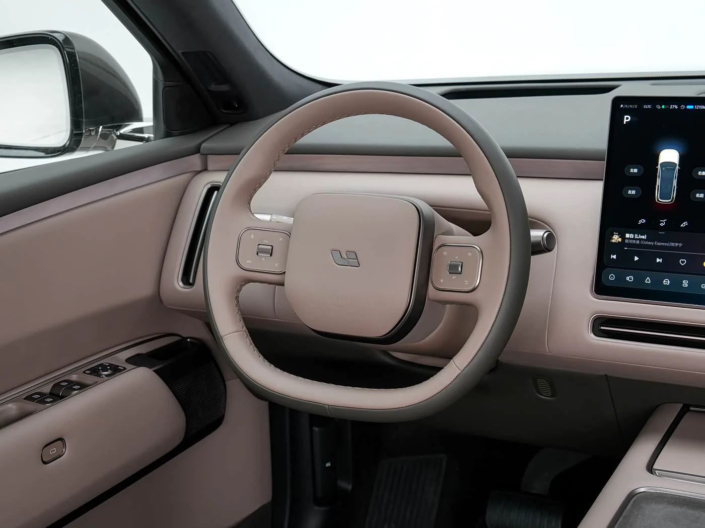 l9-livis-interior-brown-5