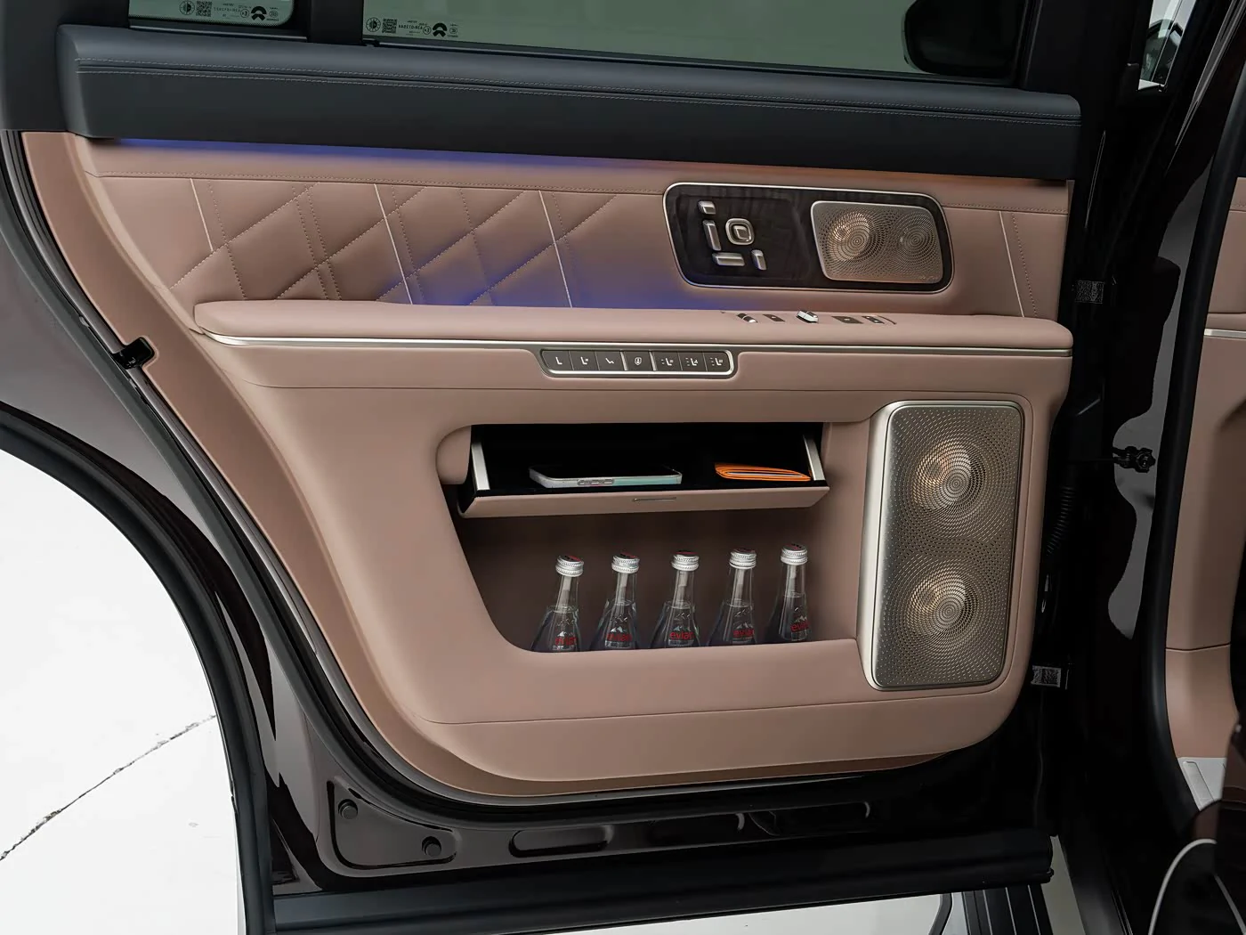 nio-es9-interior-brown-00
