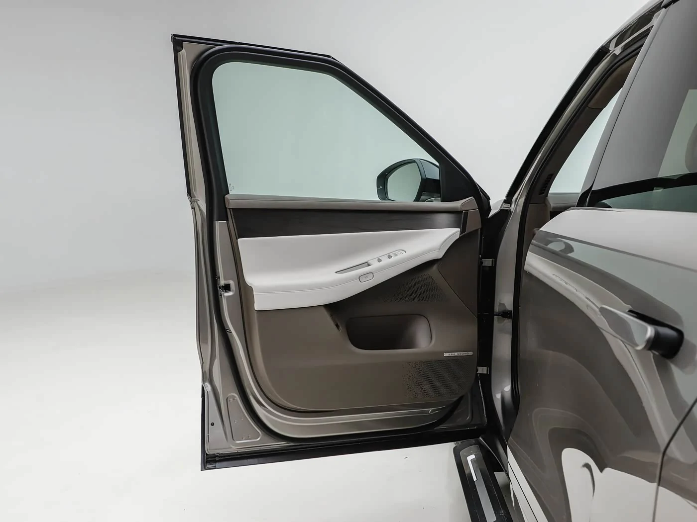 volkswagen-id-era-9x-interior-white-10