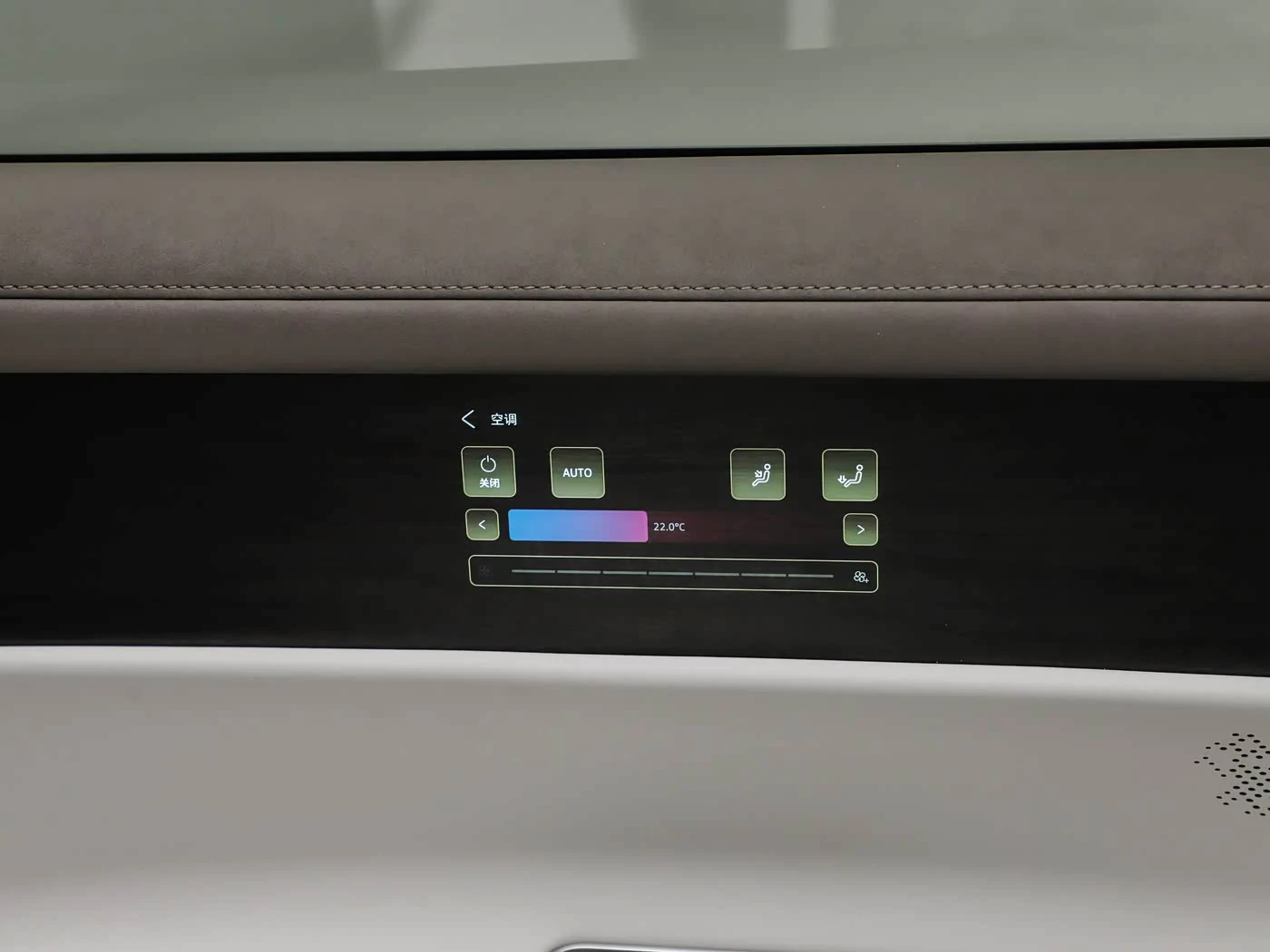 volkswagen-id-era-9x-interior-white-16