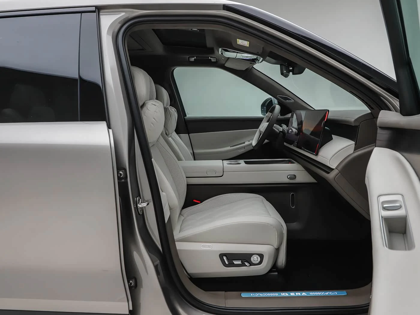 volkswagen-id-era-9x-interior-white-22