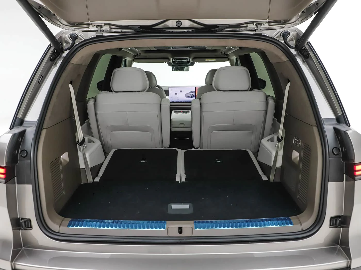 volkswagen-id-era-9x-interior-white-28