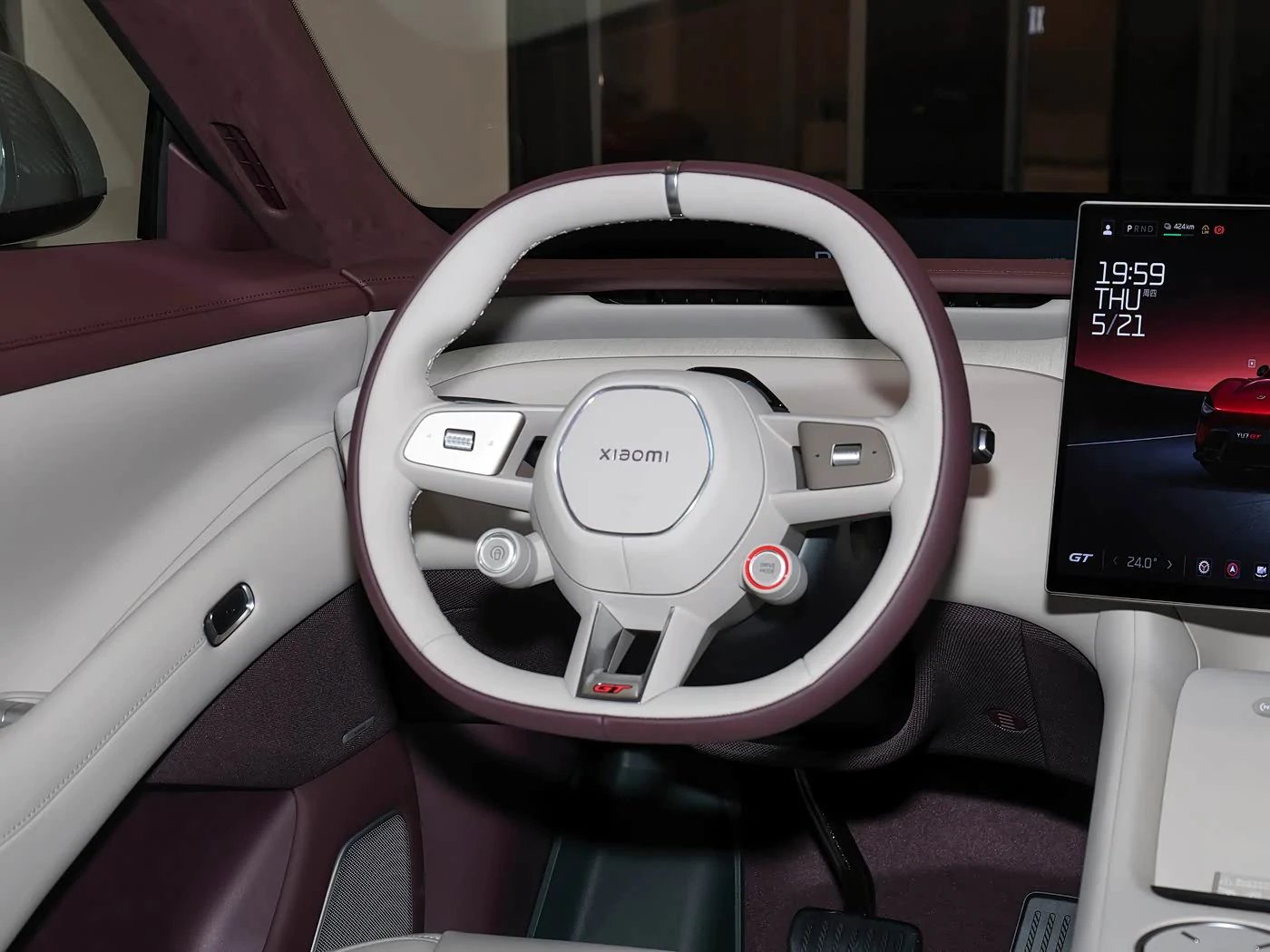 xiaomi-yu7-gt-interior-black-purple-white-4