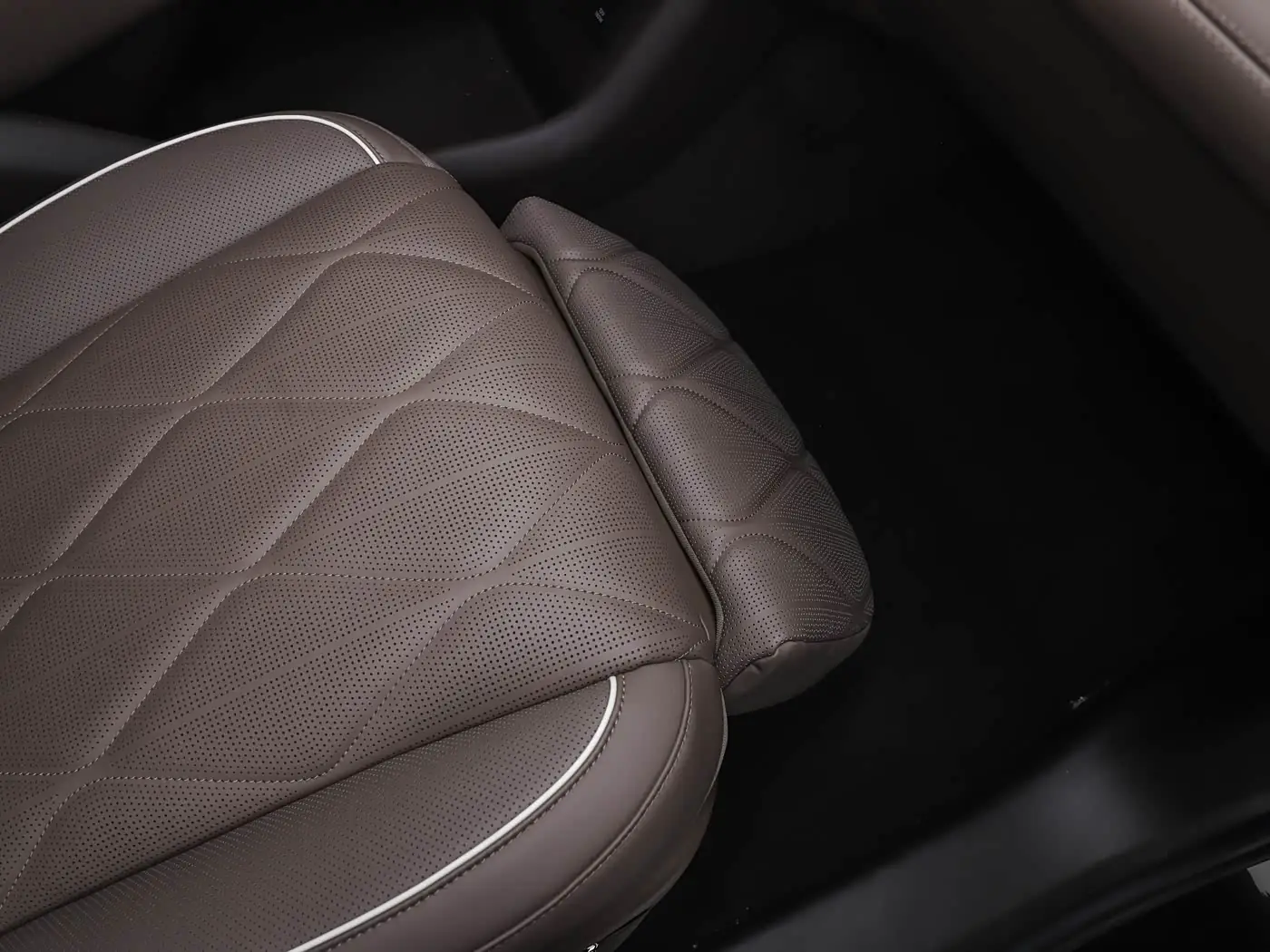 denza-n9-interior-22