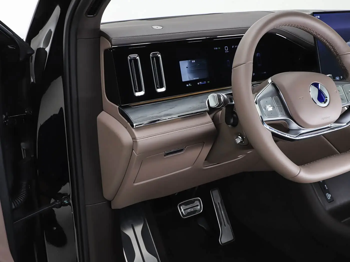 denza-n9-interior-5